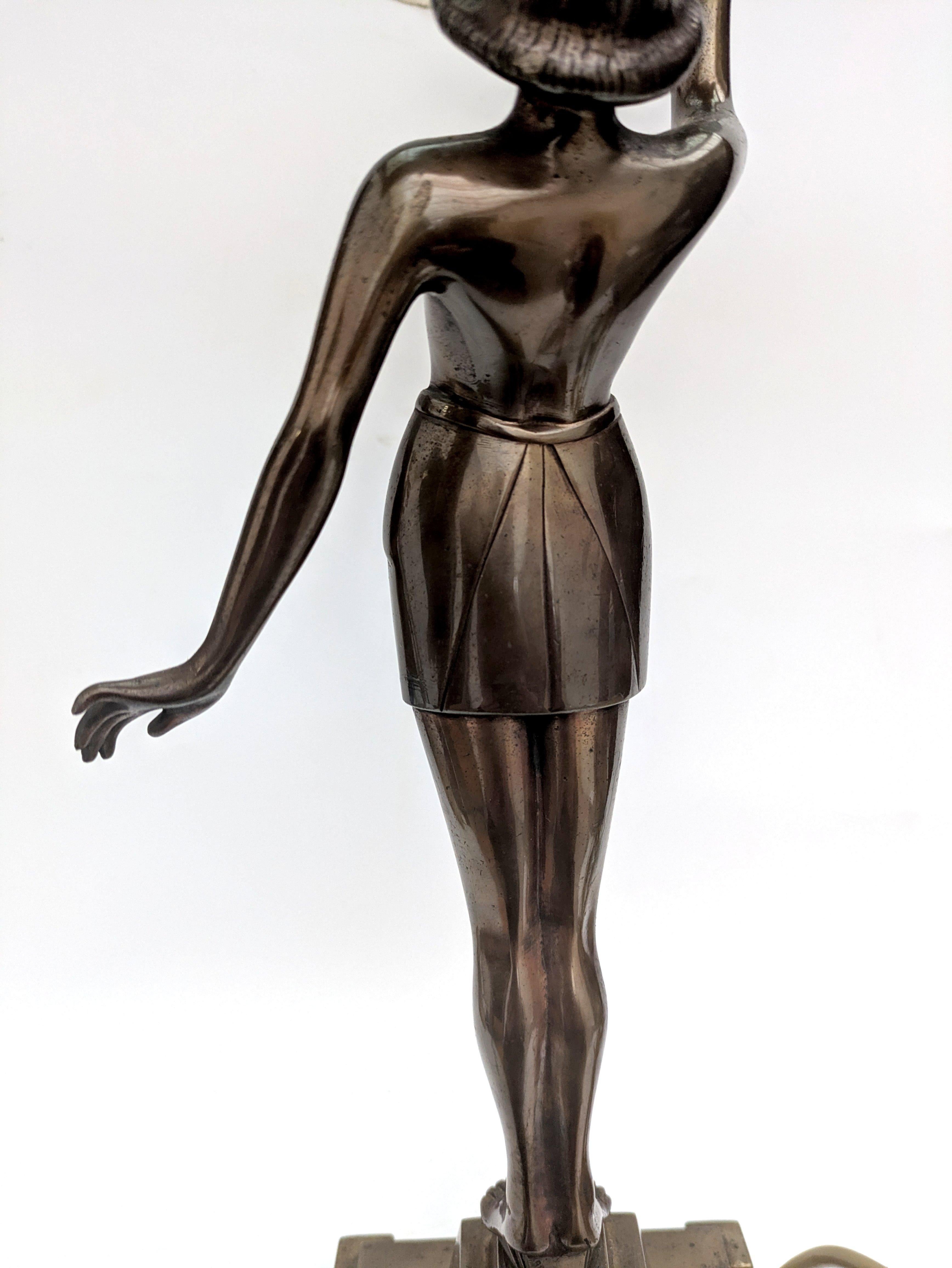 Lampe de table figurative Art déco, anglaise, vers 1930 en vente 4