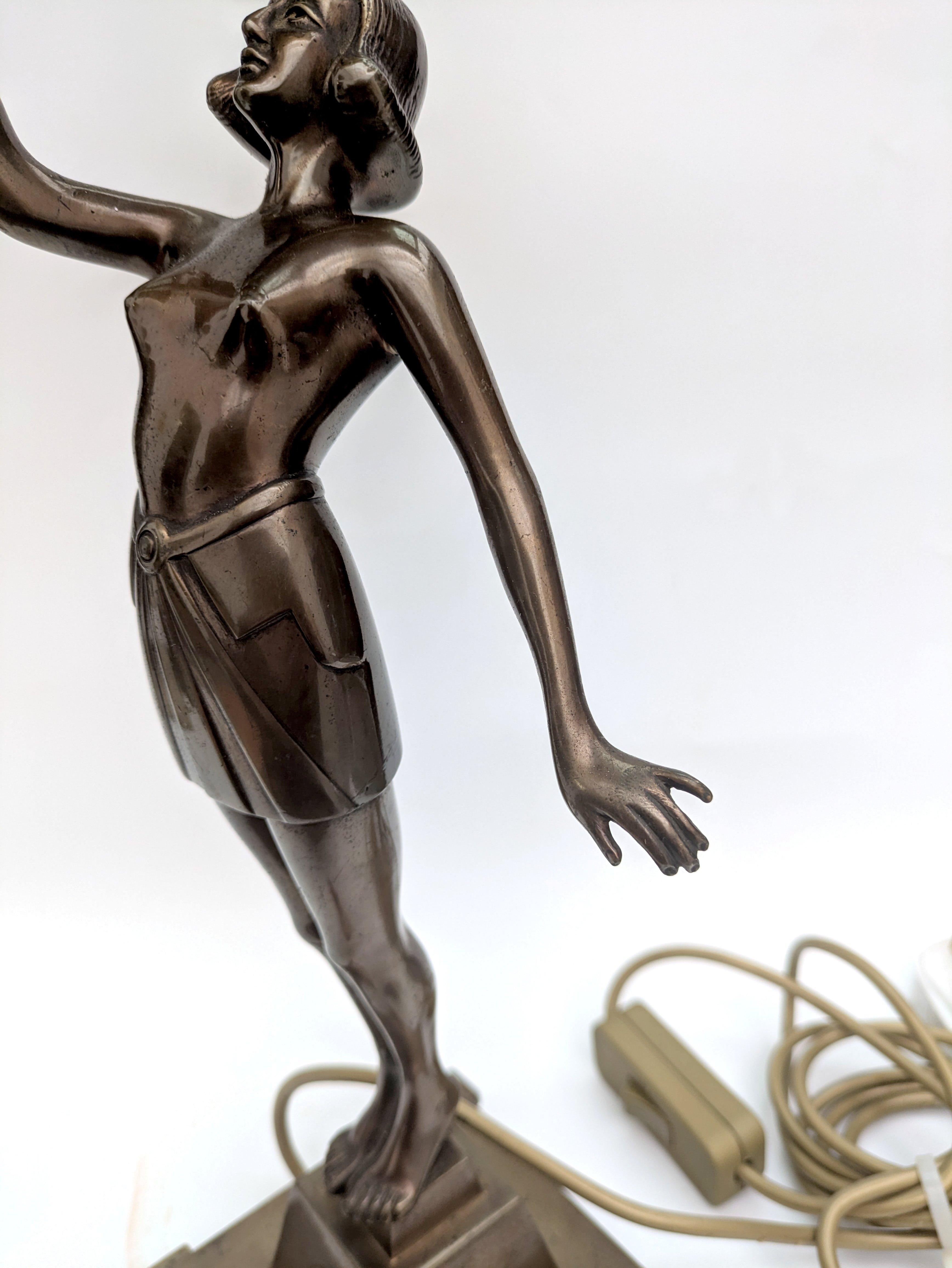 Lampe de table figurative Art déco, anglaise, vers 1930 en vente 5