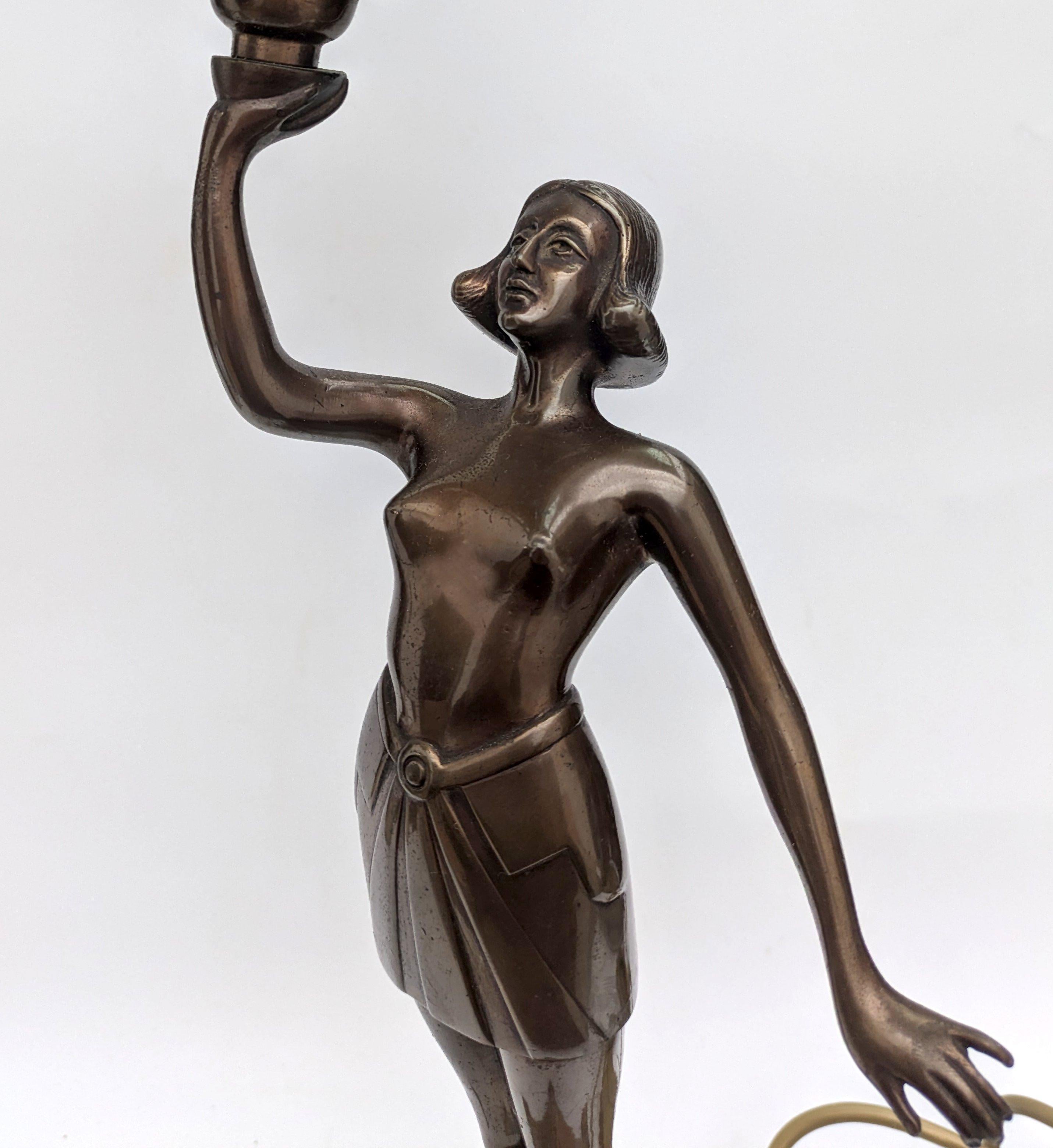Lampe de table figurative Art déco, anglaise, vers 1930 en vente 6