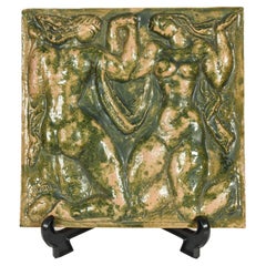 Tile en céramique figuratif Art Déco représentant des nymphes dansant