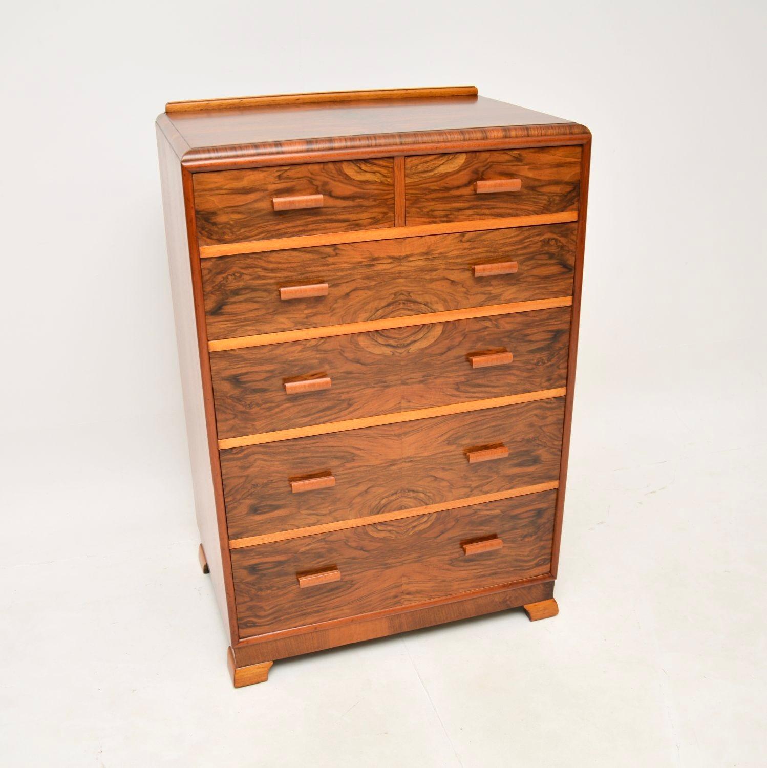 A stunning Art Deco figured walnut chest of drawers. This was made in England, it dates from the 1920-30’s.

The quality is superb, this is extremely well made and is a great size, with lots of storage space. The walnut grain patterns and colour