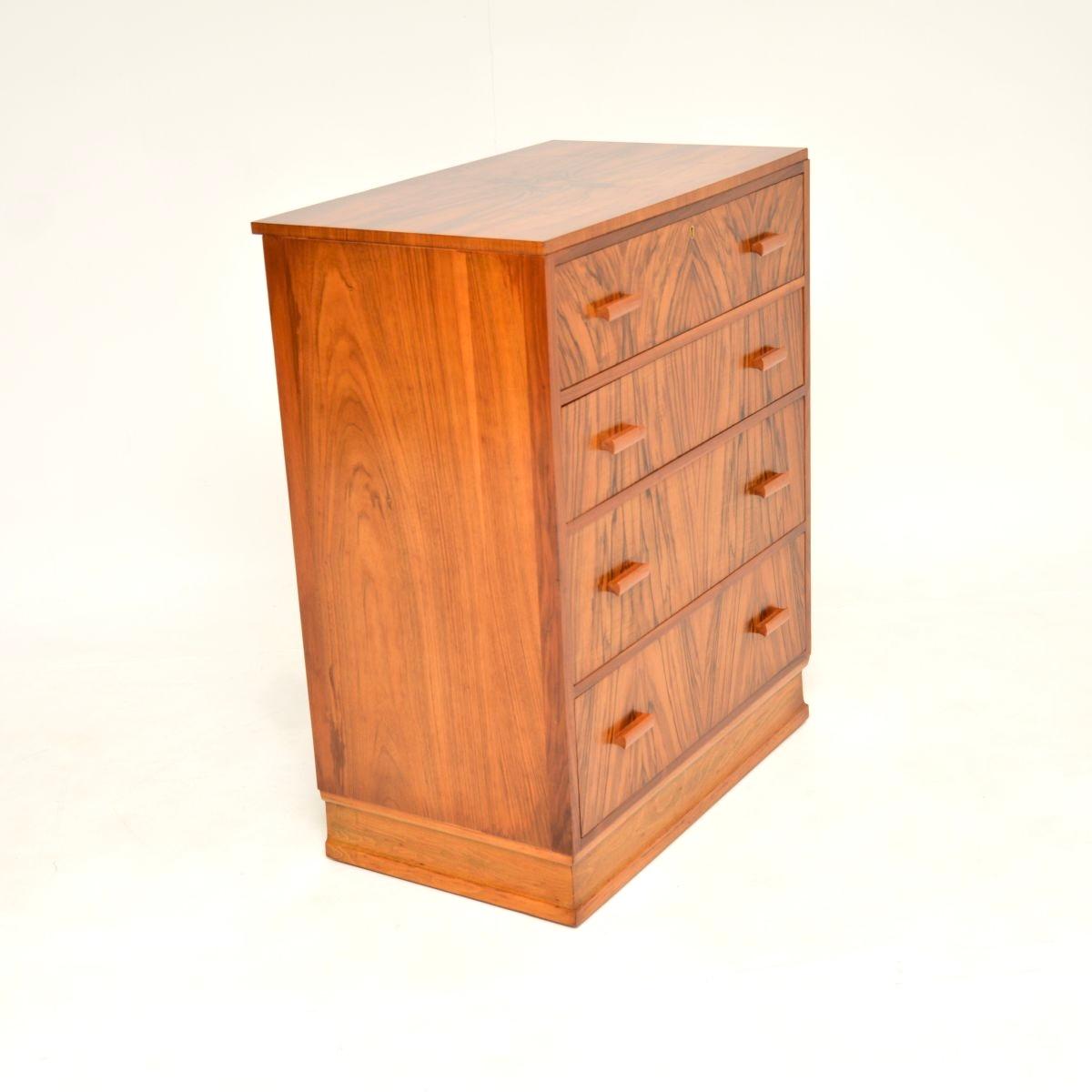 Art Déco Art Deco Figured Walnut Chest of Drawers in vendita