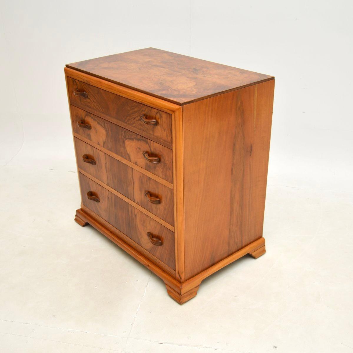 Art Deco Figured Walnut Chest of Drawers In Good Condition In London, GB