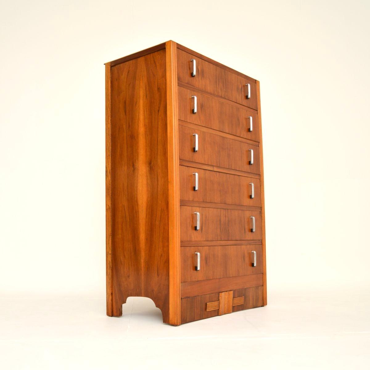 Art Deco Figured Walnut Chest of Drawers In Good Condition For Sale In London, GB
