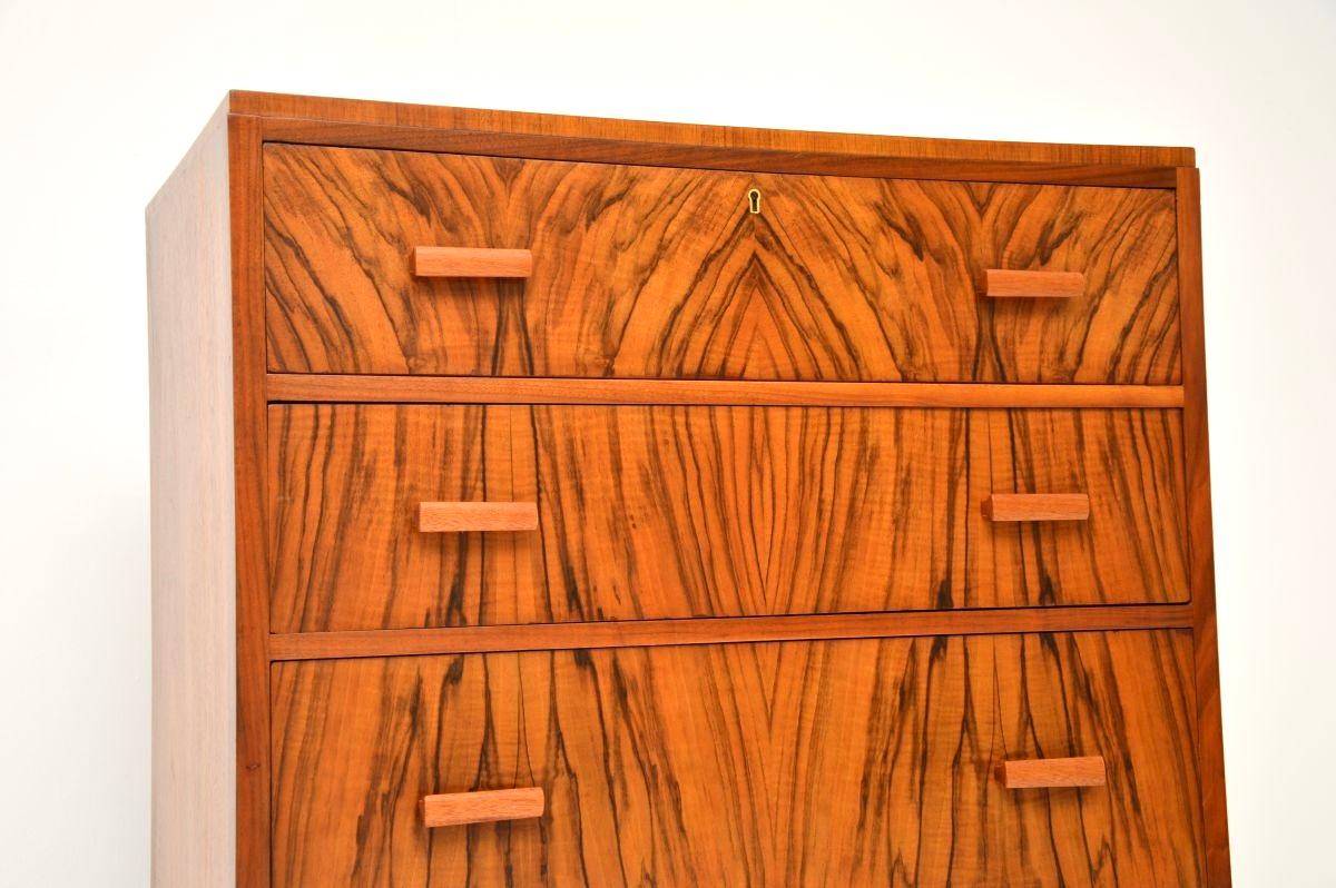 Noce Art Deco Figured Walnut Chest of Drawers in vendita