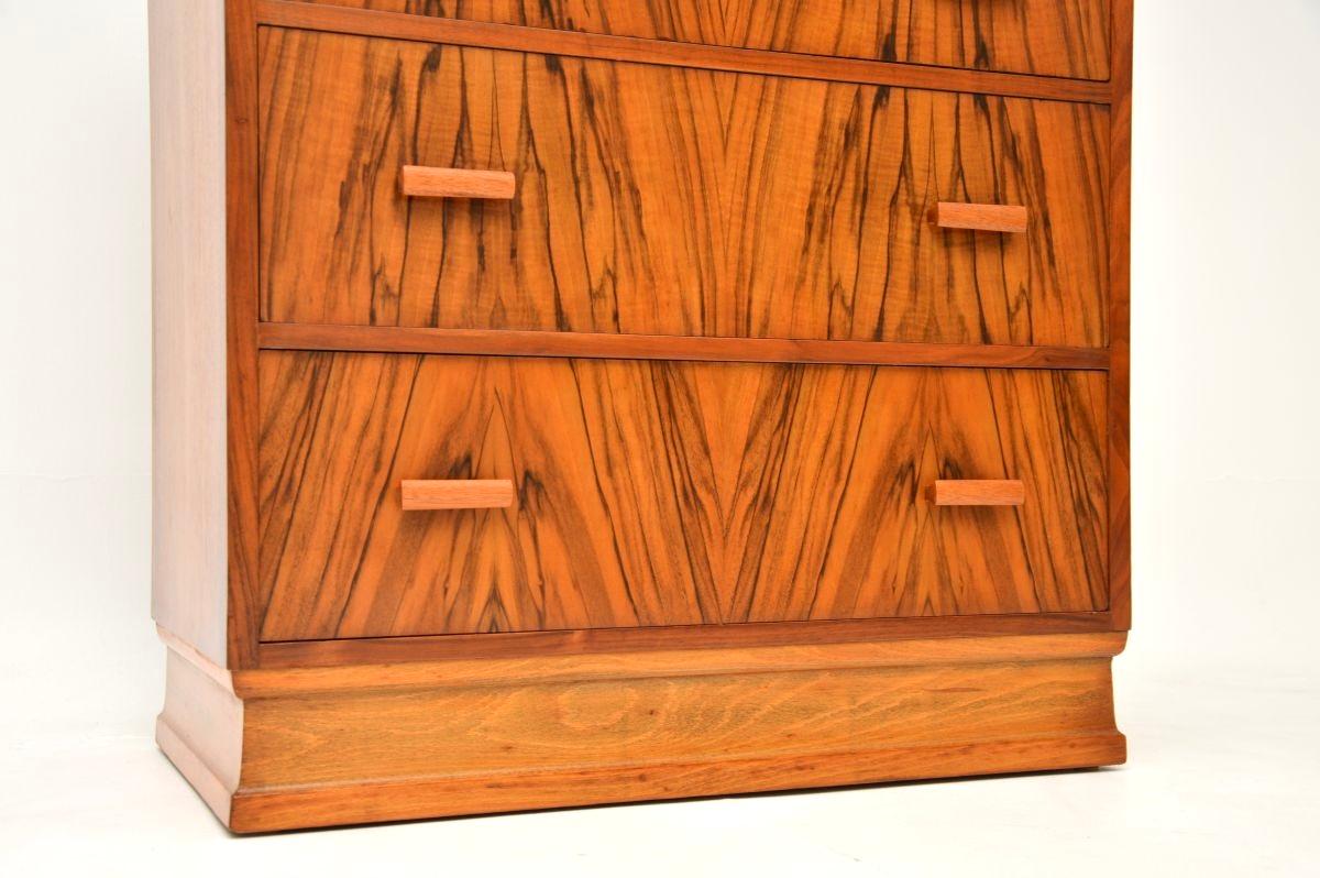 Art Deco Figured Walnut Chest of Drawers in vendita 1