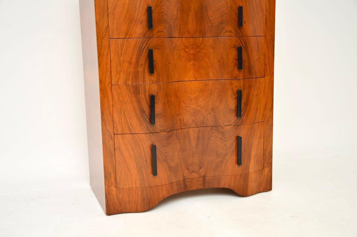 Commode Art Déco en noyer sculpté en vente 2