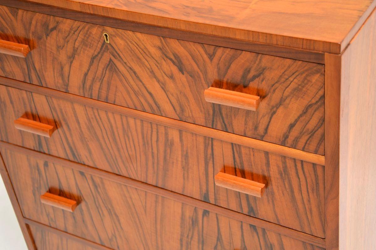Art Deco Figured Walnut Chest of Drawers in vendita 2