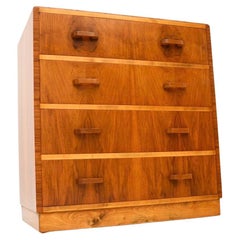 Commode Art Déco en noyer sculpté