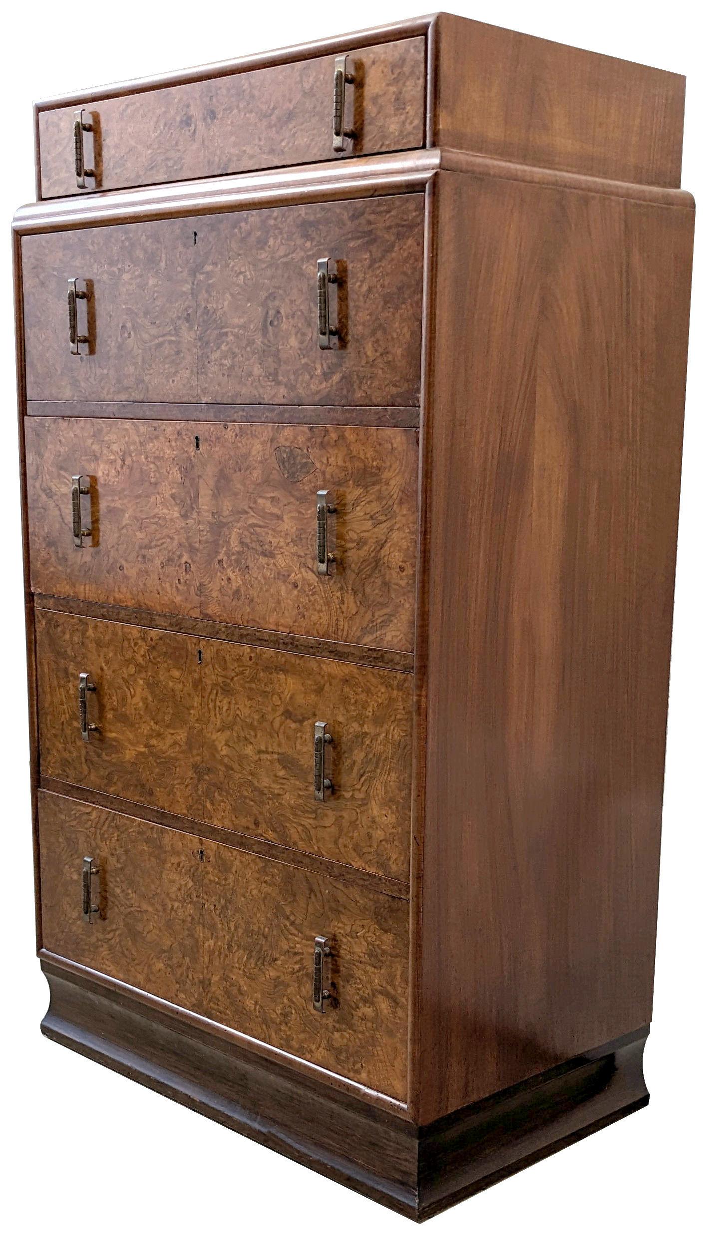 For your consideration is this very stylish and beautifully figured Walnut original Art Deco chest of drawers which dates to the 1930's. Five generously sized drawers which are veneered in mid tone figured walnut veneer with original brass bar