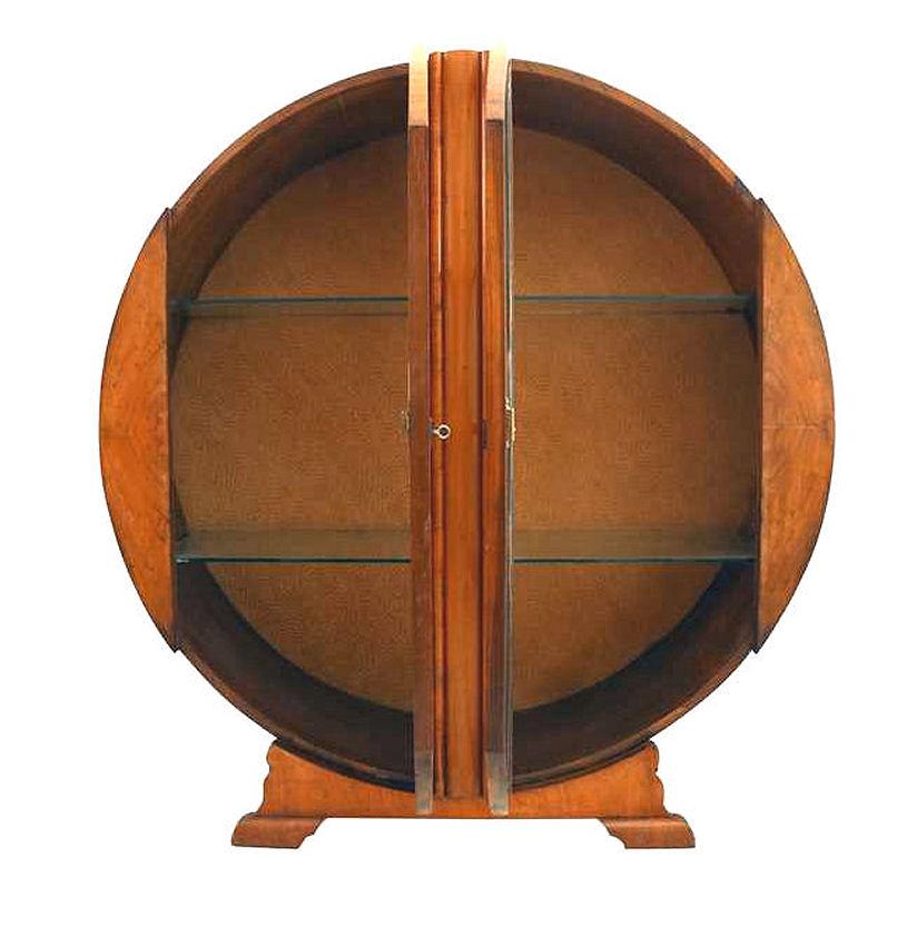 Fabulous, original 1930s Art Deco display cabinet. This lovely figured walnut veneered mid-tone cabinet features a generously sized interior display area for your 'collections'. Beautiful Deco astragal to the glass to the doors. The doors work very