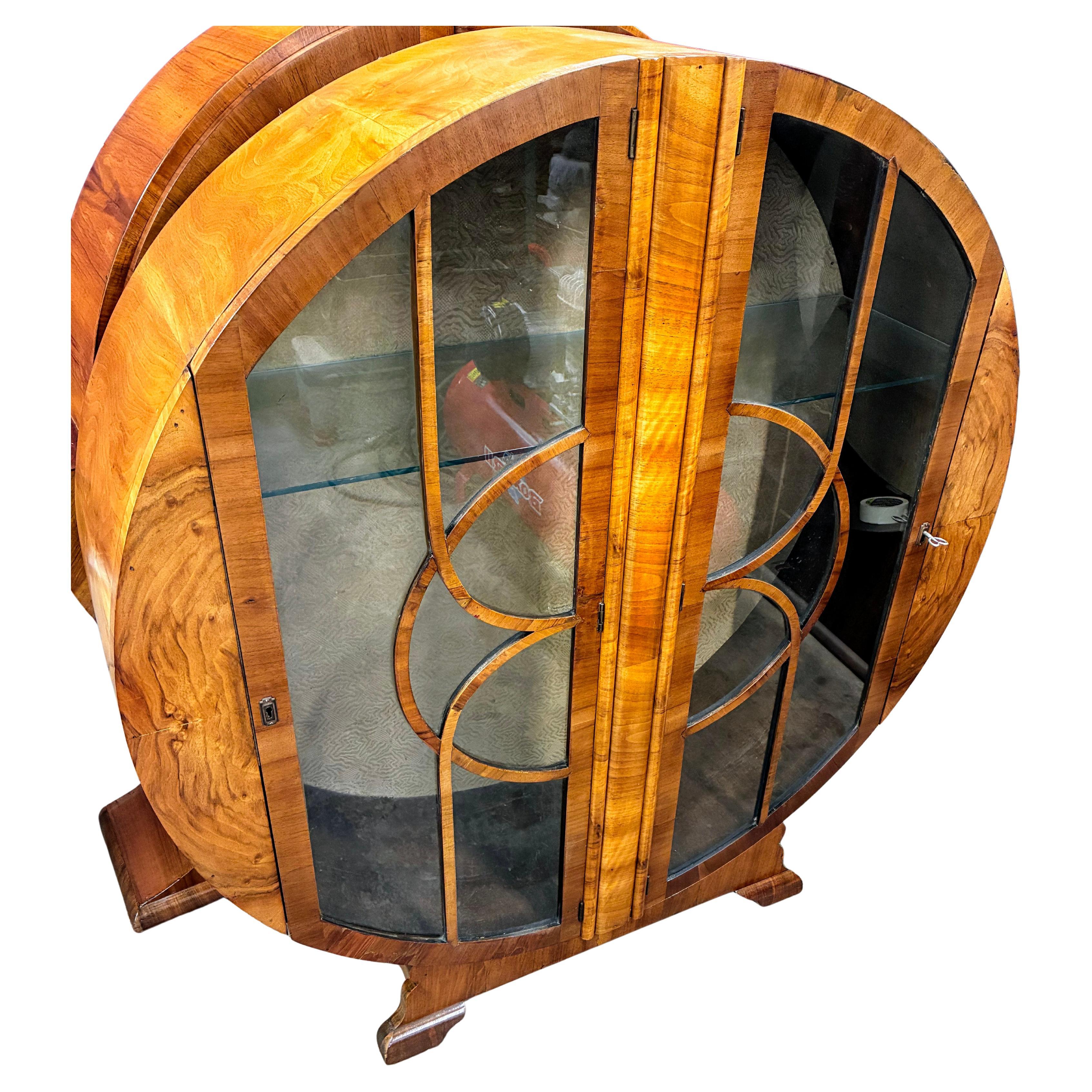 round display cabinet