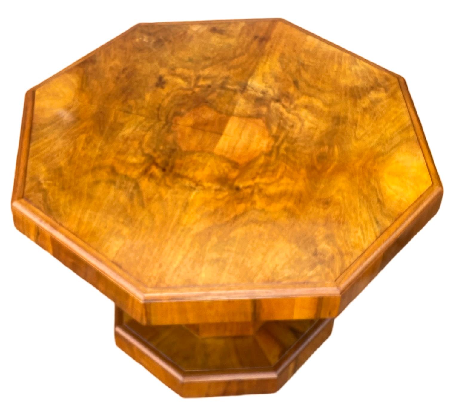 Table basse Art Déco en noyer figuré Bon état - En vente à Barnstaple, GB