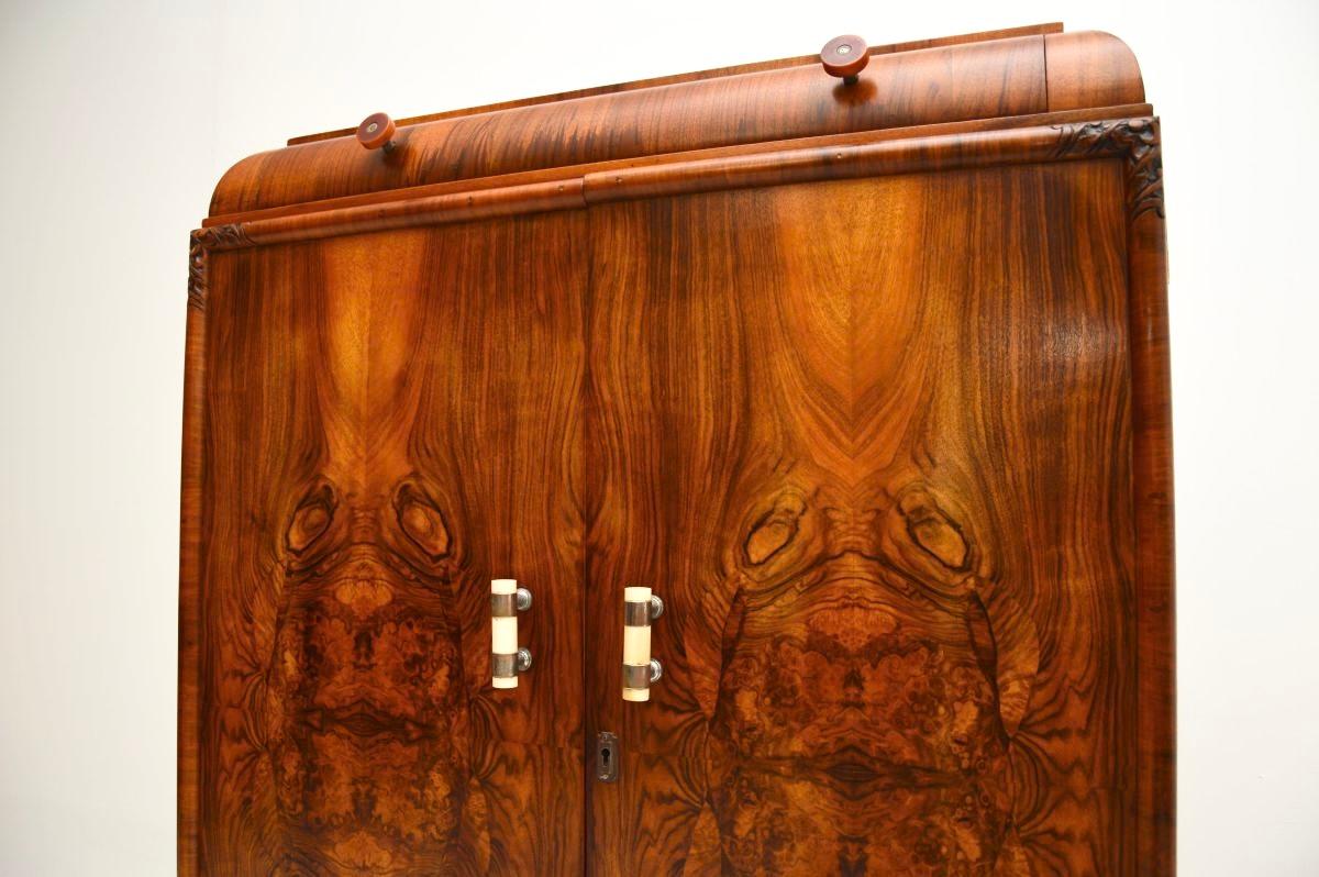 Art Deco Figured Walnut Compactum Chest of Drawers en vente 3