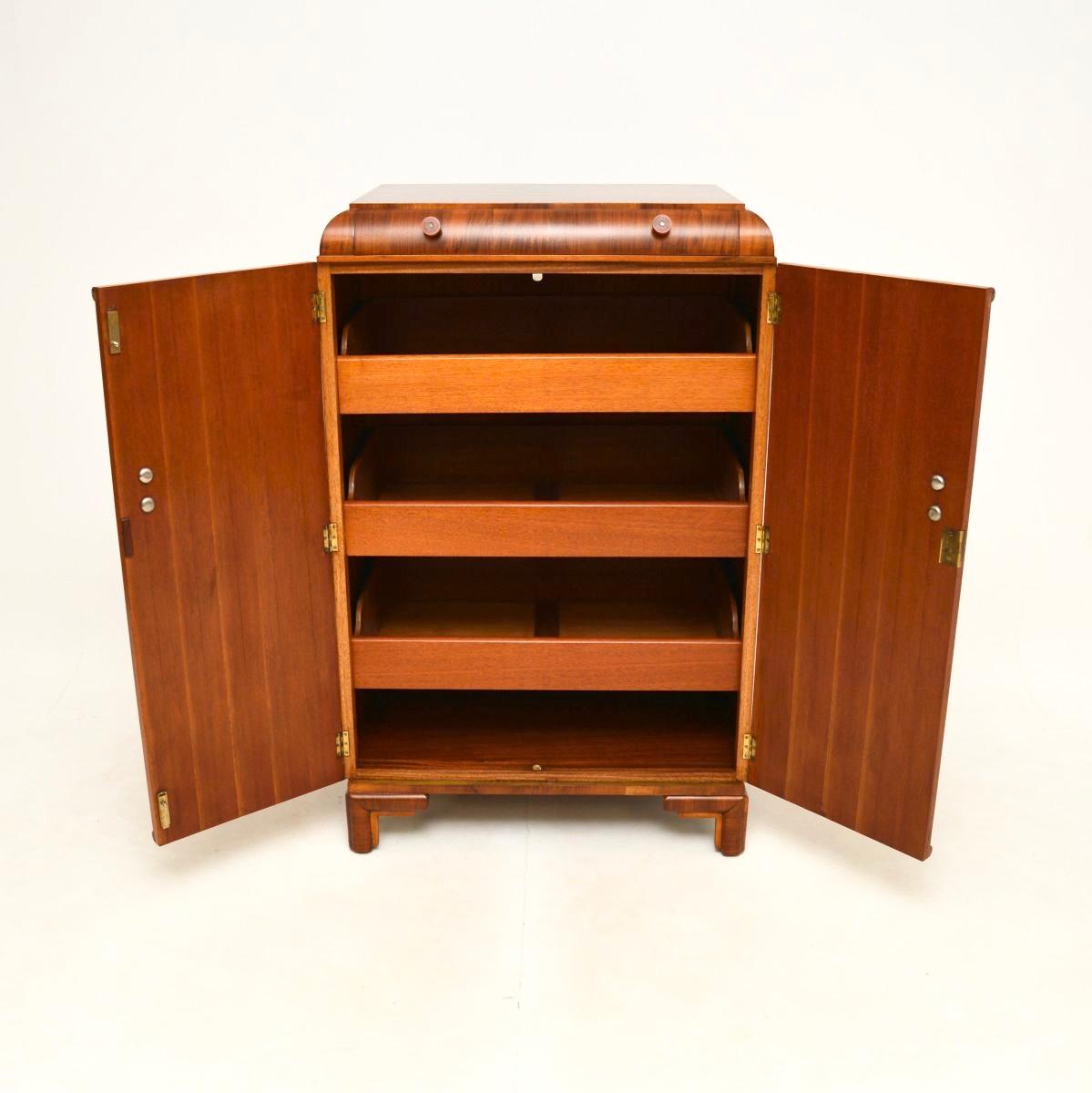 Art déco Art Deco Figured Walnut Compactum Chest of Drawers en vente