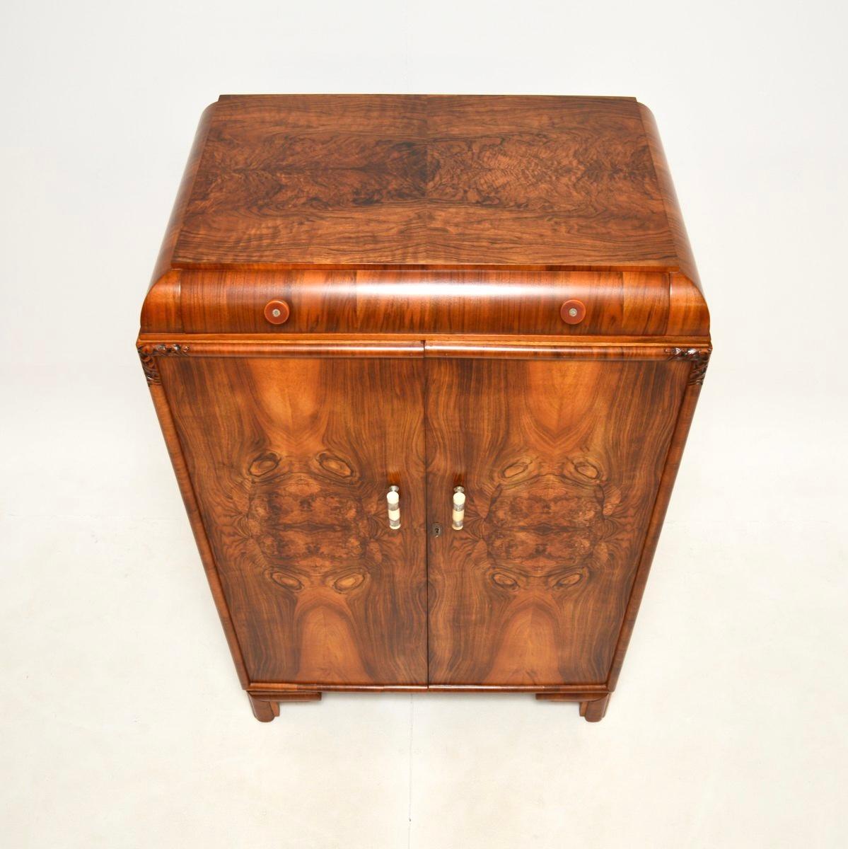 Noyer Art Deco Figured Walnut Compactum Chest of Drawers en vente