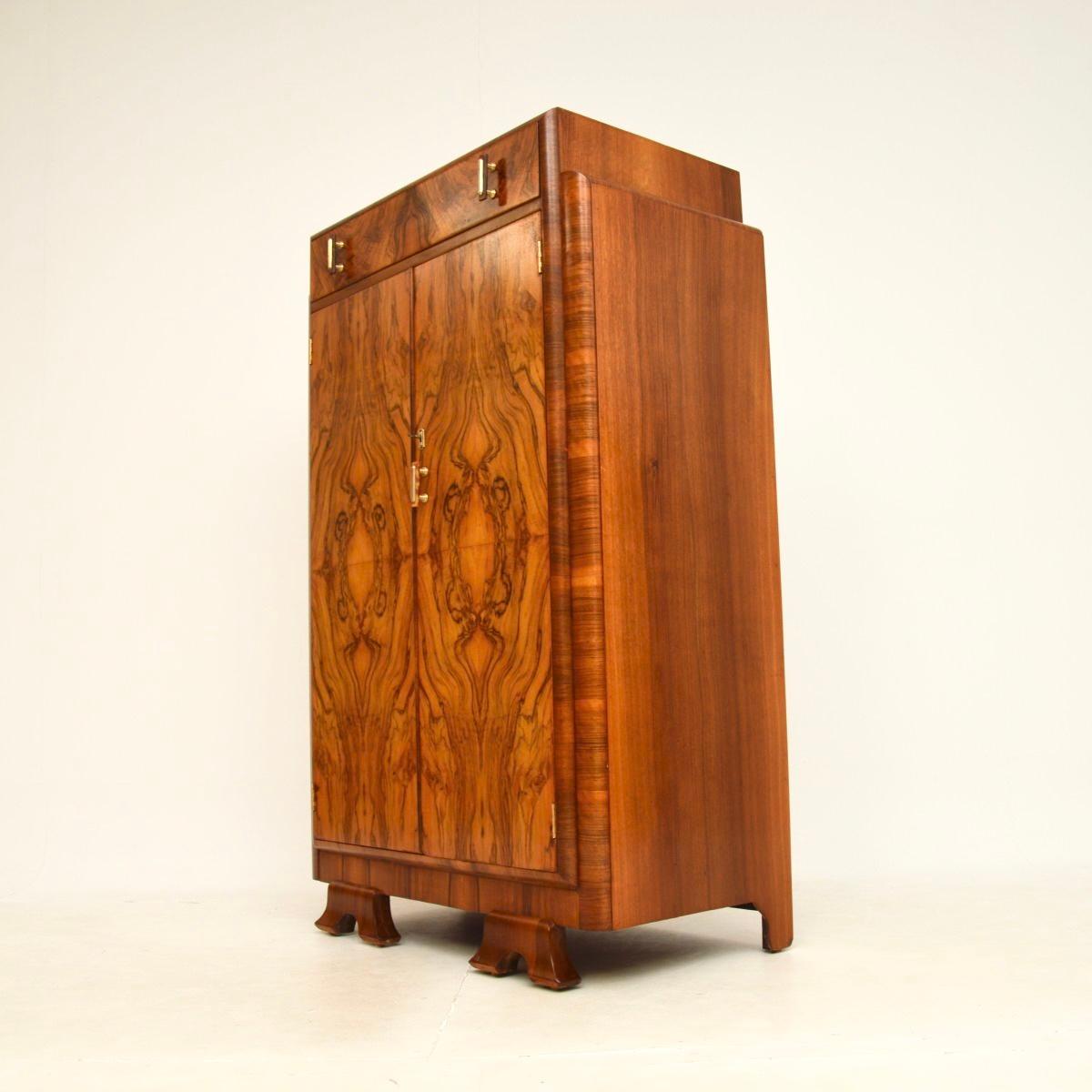 Noce Armadio Compactum in noce figurato Art Déco in vendita
