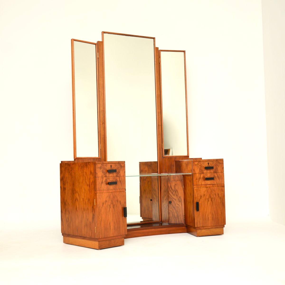 A superb Art Deco figured walnut dressing table. This was made in England, it dates from the 1930’s.

The quality is outstanding, this has a stylish and practical design. The base has lots of storage space with each side containing two drawers, a