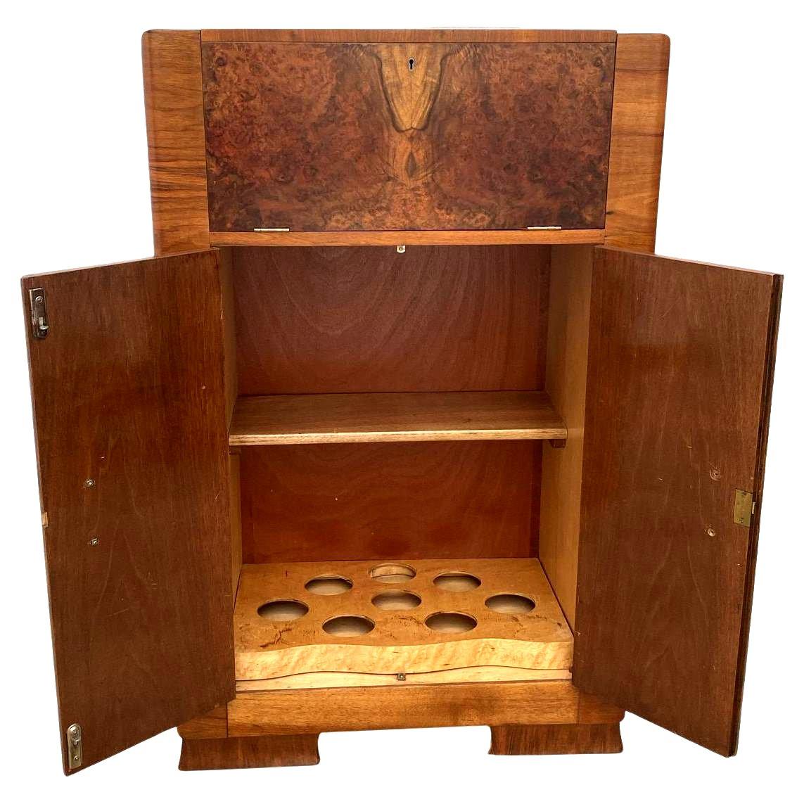Bar-Cocktailschrank aus gemasertem Nussbaumholz im Art déco-Stil, englisch, um 1930 im Angebot 3