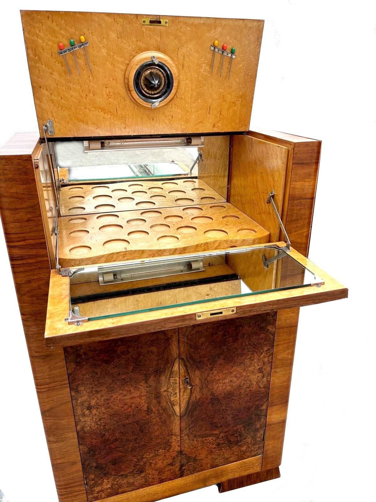 Bar-Cocktailschrank aus gemasertem Nussbaumholz im Art déco-Stil, englisch, um 1930 im Angebot 2