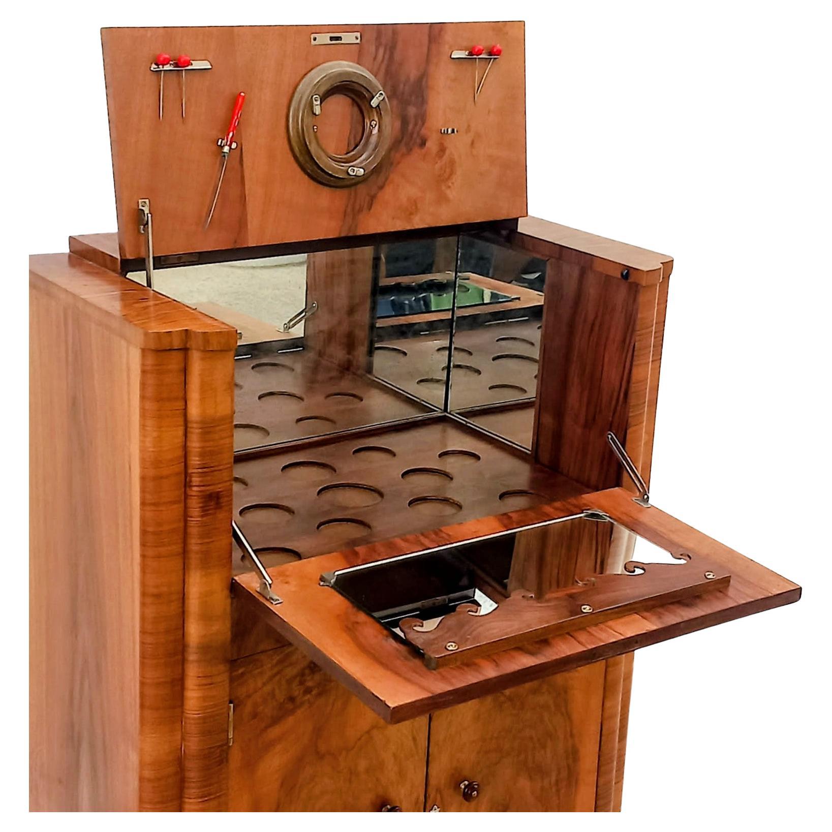 Art Deco Figured Walnut Dry Bar Cocktail Cabinet, English, c1930 In Good Condition For Sale In Devon, England