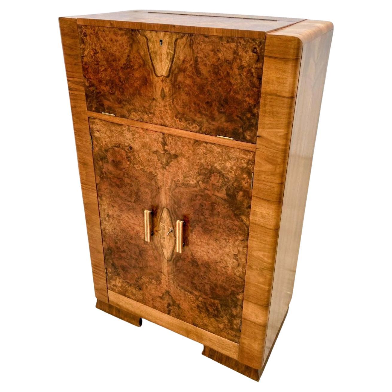 Bar-Cocktailschrank aus gemasertem Nussbaumholz im Art déco-Stil, englisch, um 1930 im Zustand „Gut“ im Angebot in Devon, England