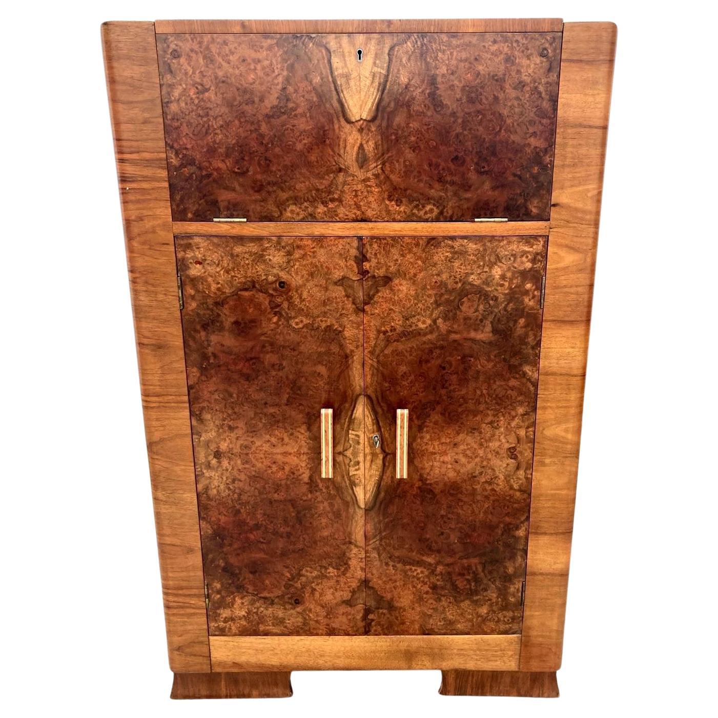 Bar-Cocktailschrank aus gemasertem Nussbaumholz im Art déco-Stil, englisch, um 1930 (Spiegel) im Angebot