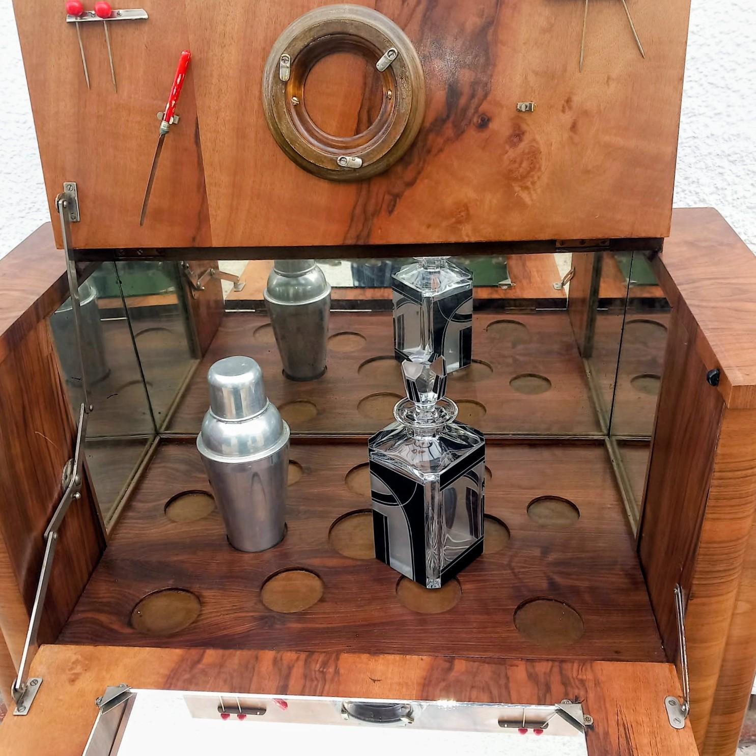Art Deco Figured Walnut Dry Bar Cocktail Cabinet, English, c1930 For Sale 4