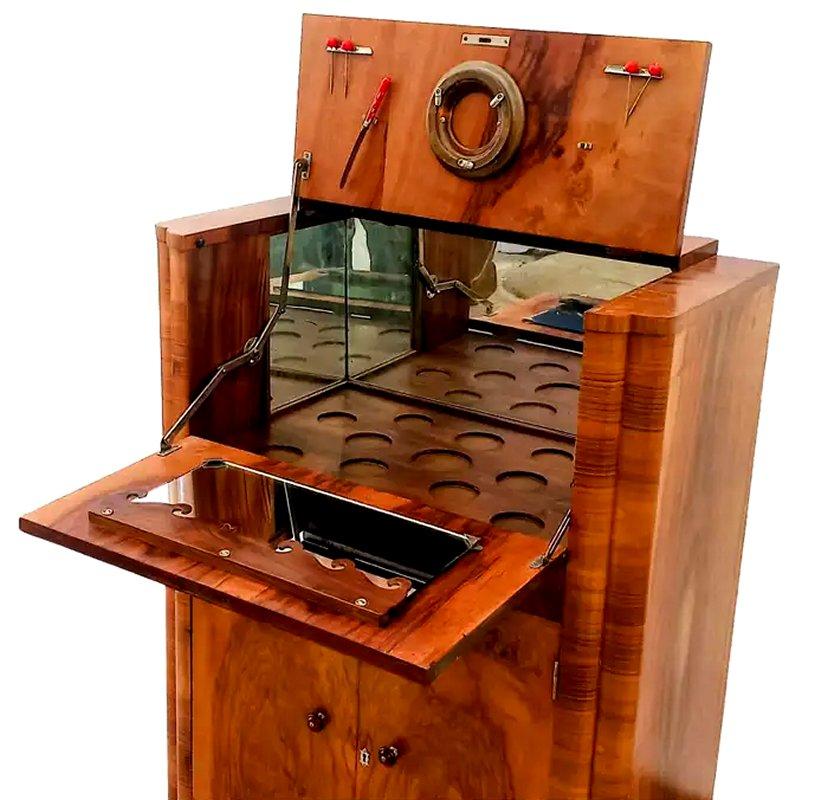 Art Deco Figured Walnut Dry Bar Cocktail Cabinet, English, c1930 en venta 2