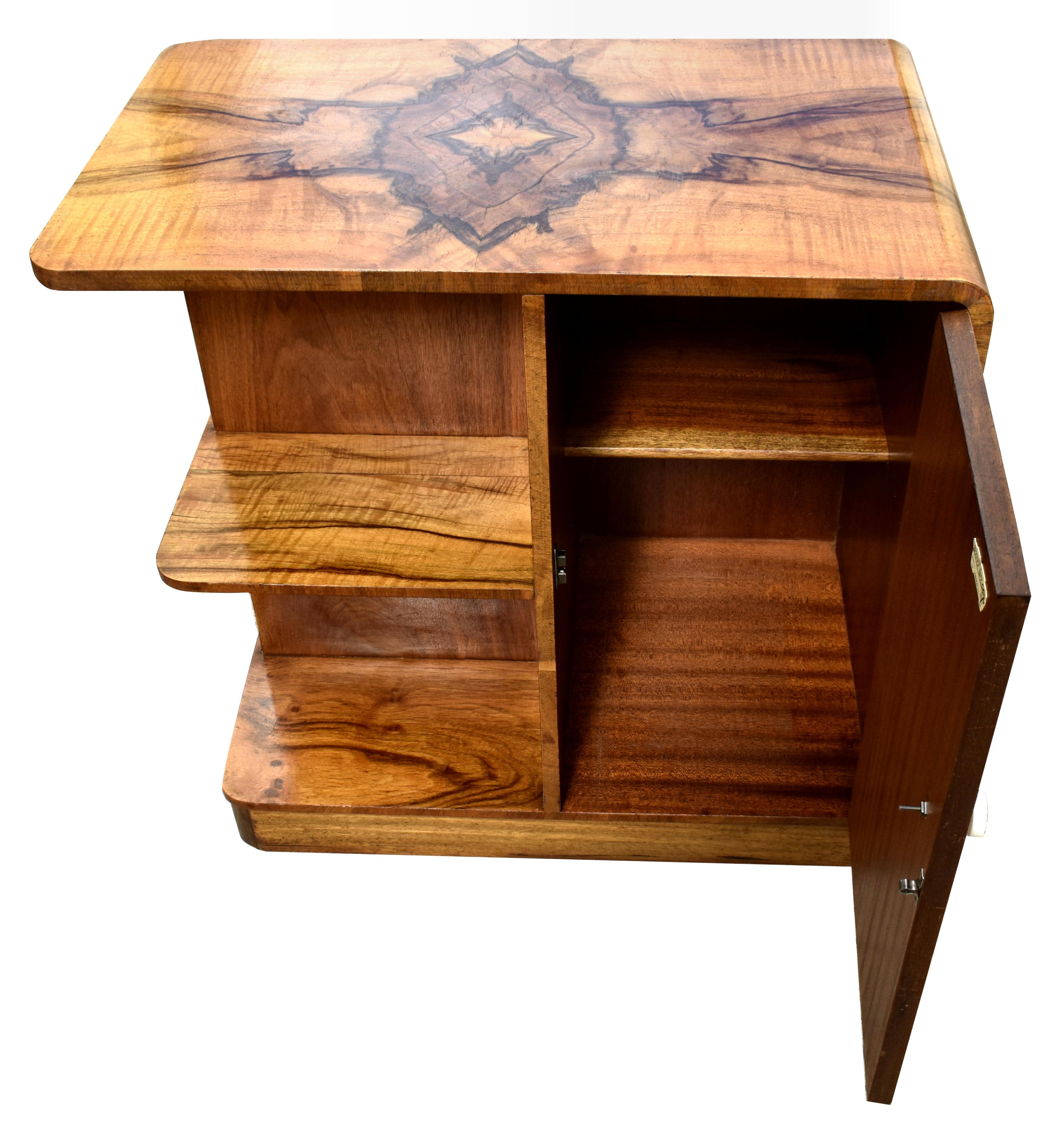 Stunning 1930s figured walnut Art Deco coffee/ book table. This is a really stylish period piece in fabulous condition with great figured walnut all-over, original Bakelite . Ideal size for displaying and storage with modern day use in mind. Very