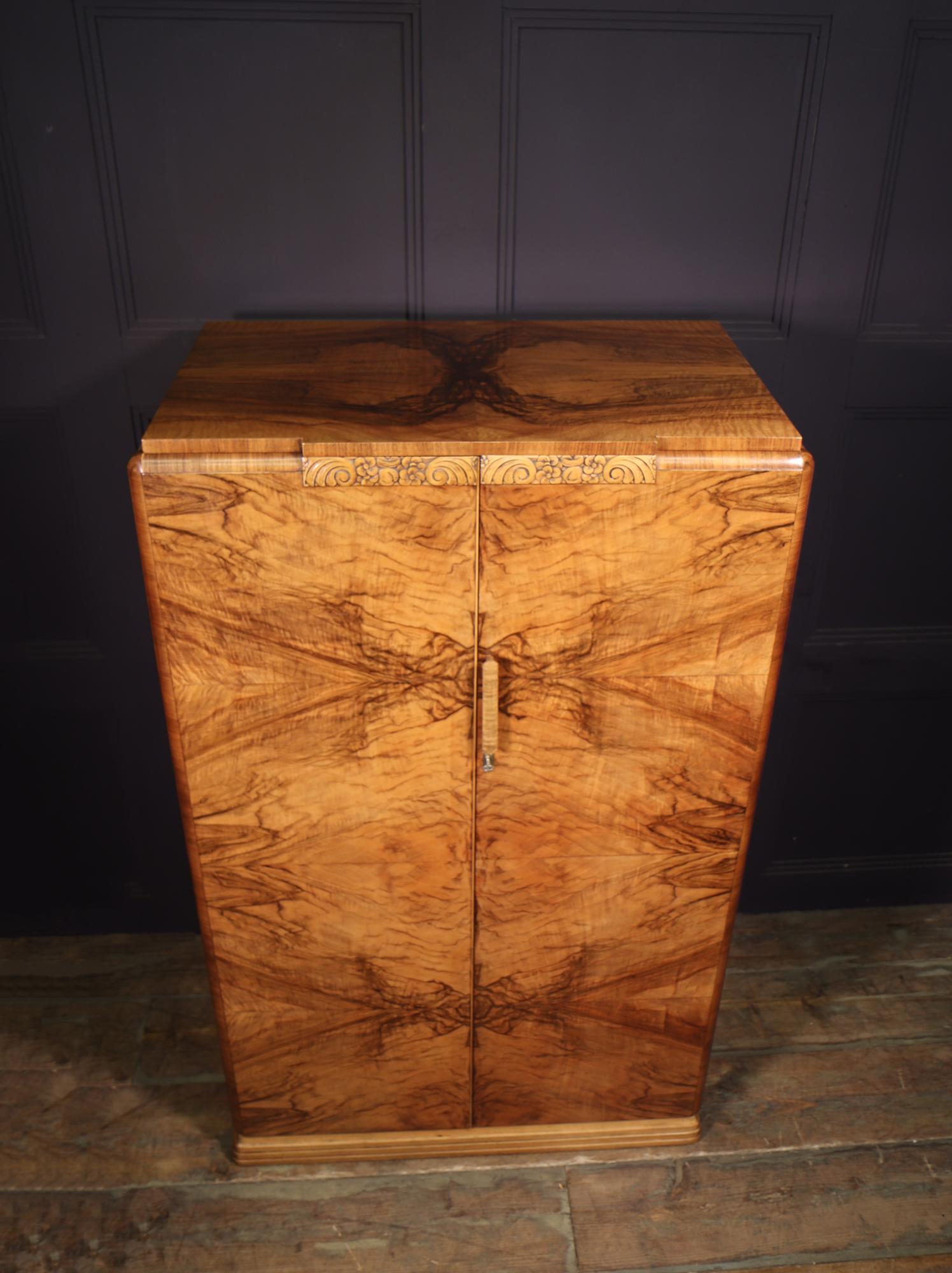 Art Deco Figured Walnut Gentleman's Dressing Cupboard In Excellent Condition In Paddock Wood Tonbridge, GB