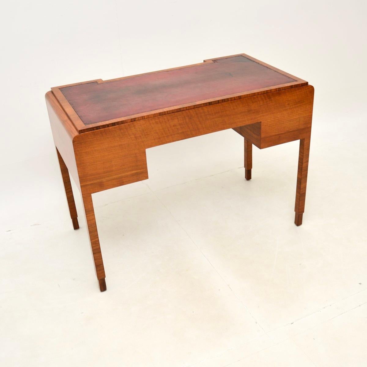 Mid-20th Century Art Deco Figured Walnut Leather Top Desk