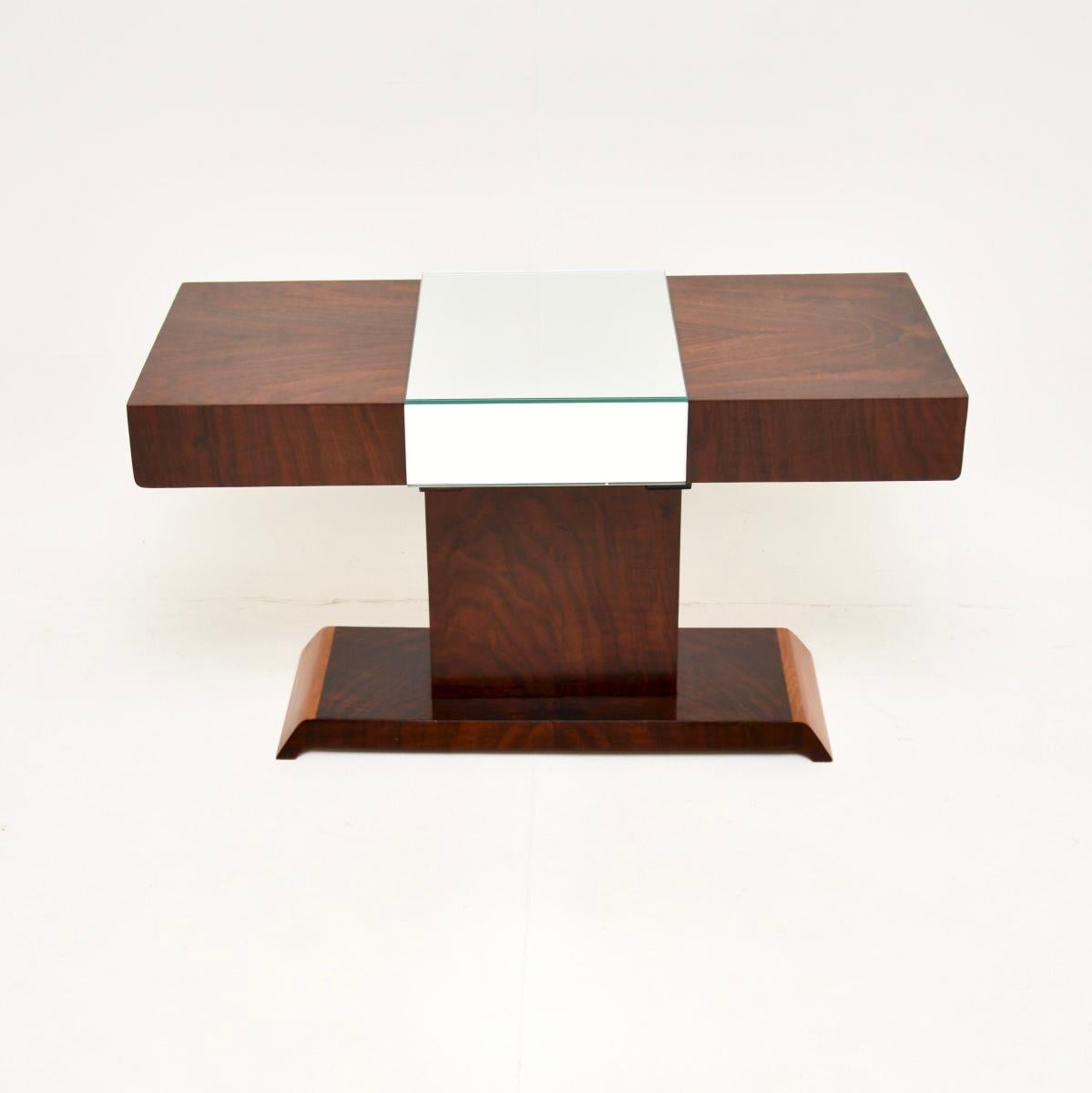 Art déco Table basse Art Deco en noyer figuré Mirror en vente