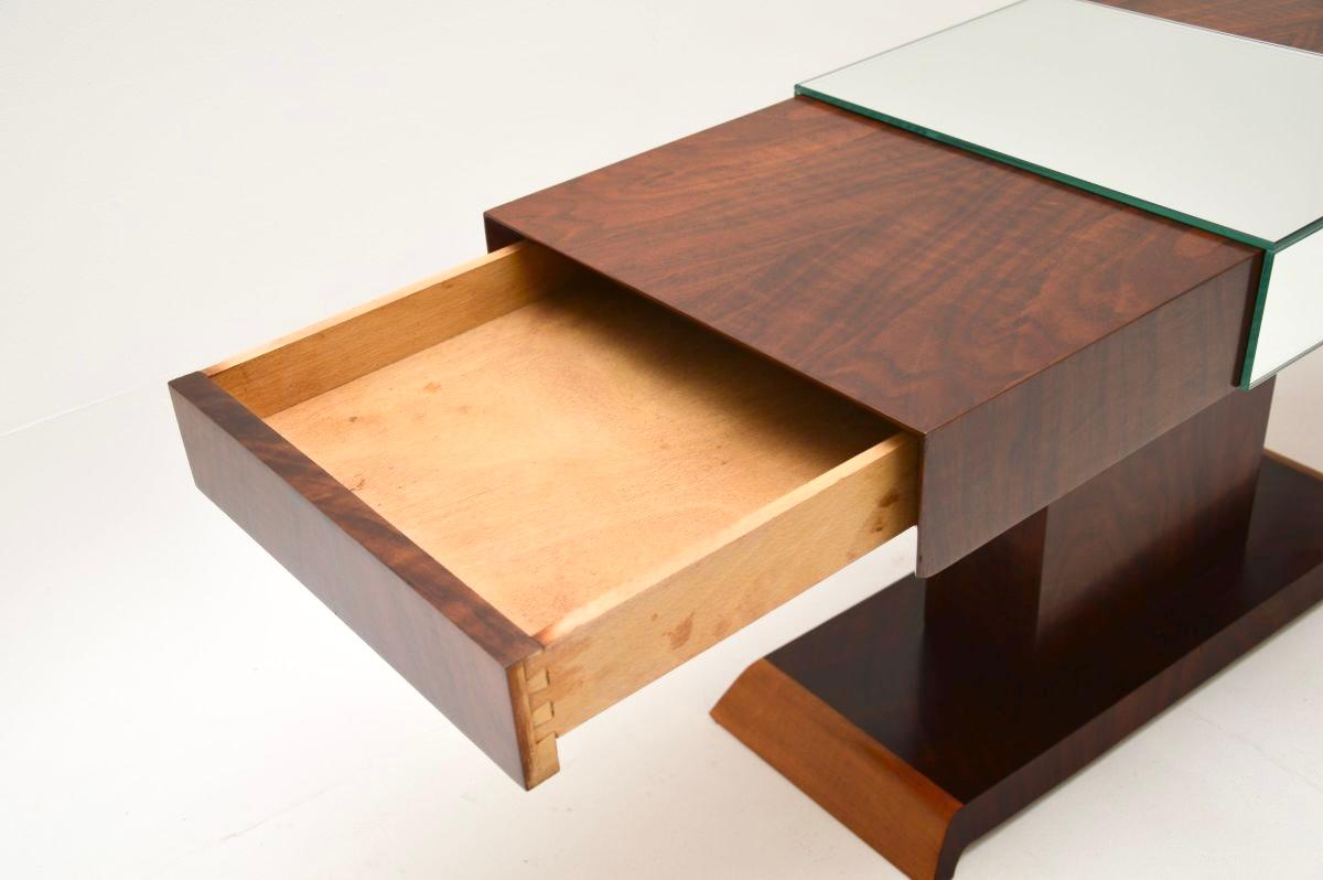 Table basse Art Deco en noyer figuré Mirror Bon état - En vente à London, GB