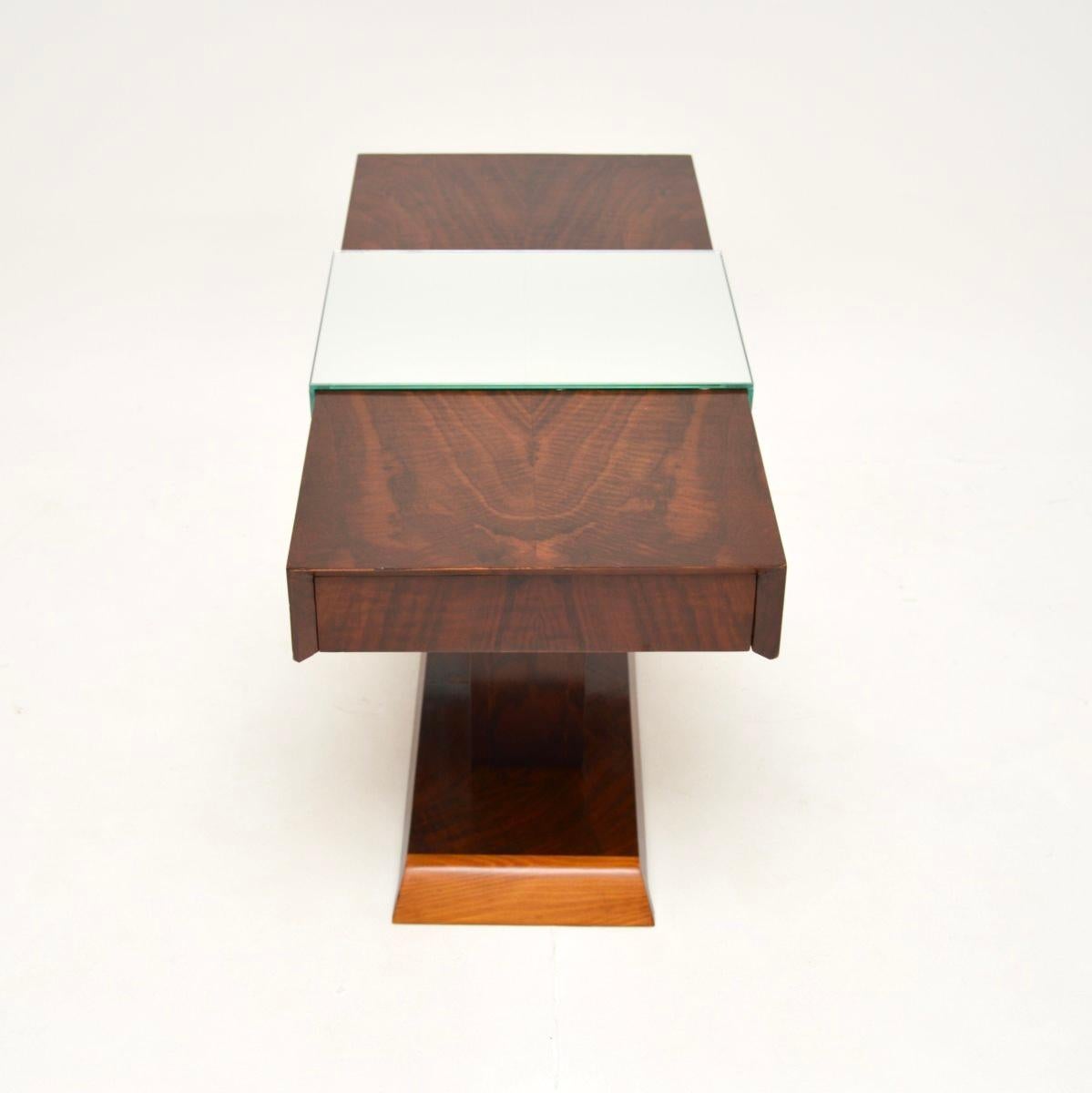 Miroir Table basse Art Deco en noyer figuré Mirror en vente