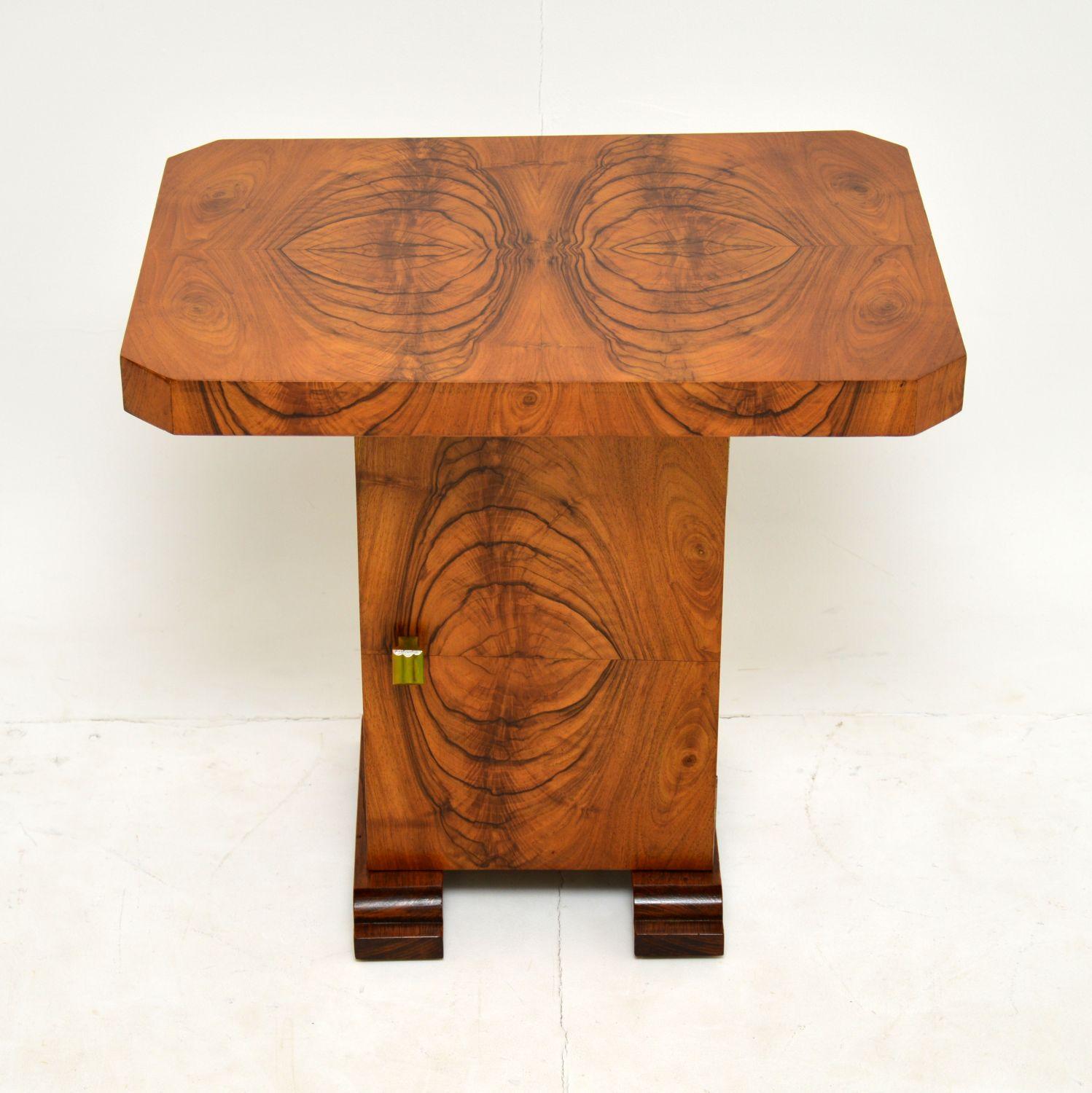 A stunning original vintage Art Deco period side table, made from incredibly beautiful figured walnut. This was made in England, it dates from the 1930’s.

This has some of the most striking walnut grain patterns we have ever seen. It is a useful