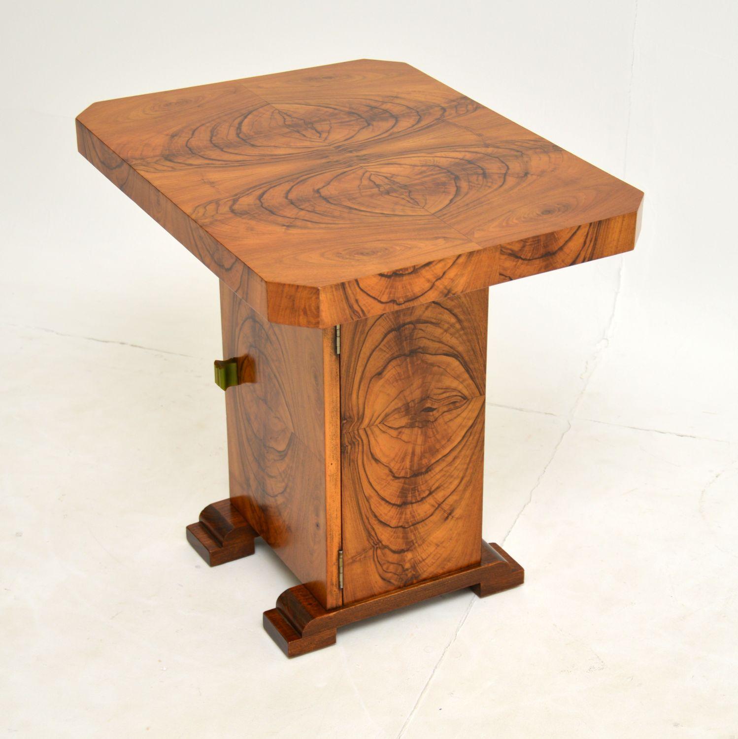 Art Deco Figured Walnut Occasional Coffee / Side Table In Good Condition In London, GB