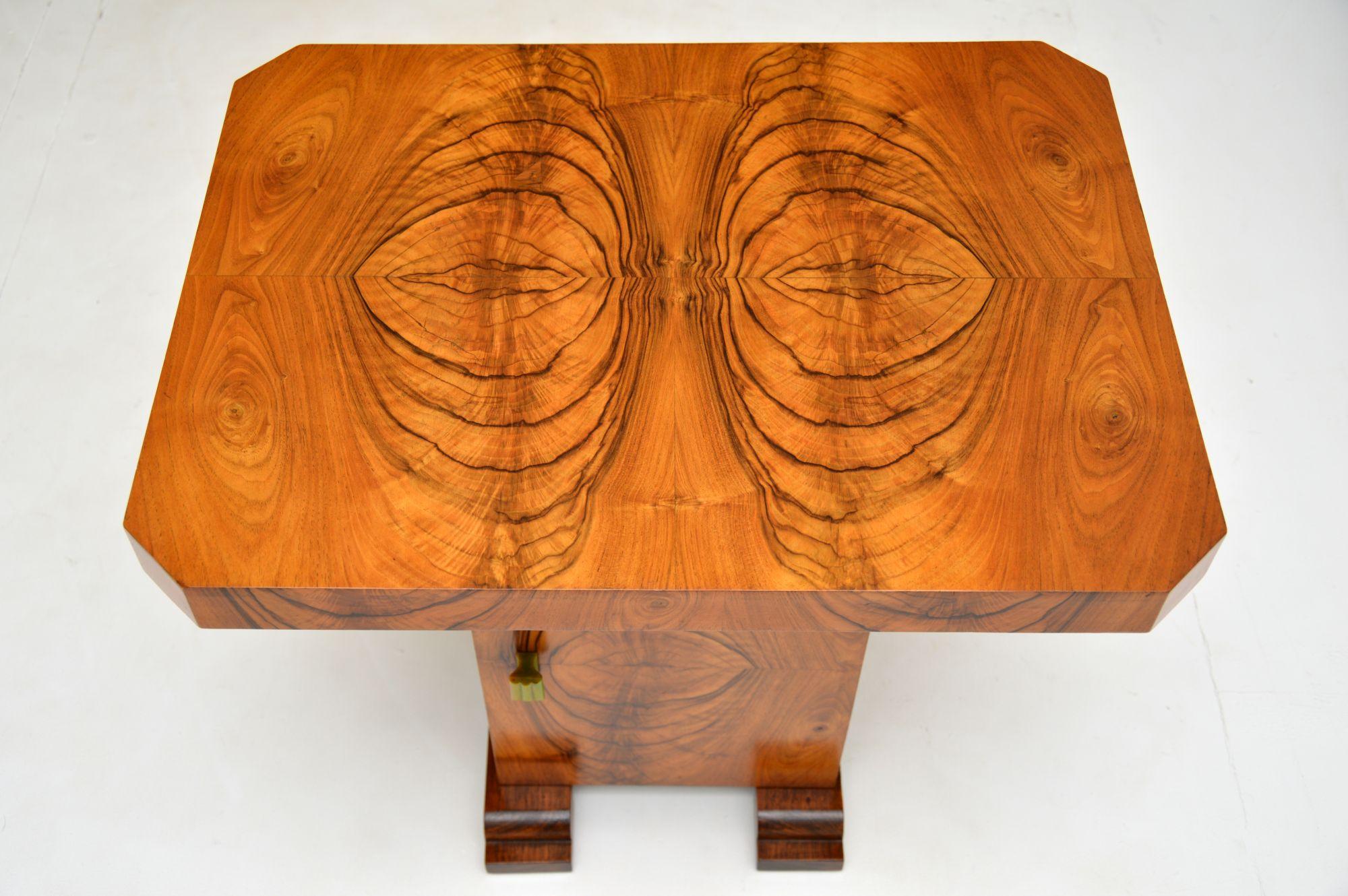 Mid-20th Century Art Deco Figured Walnut Occasional Coffee / Side Table