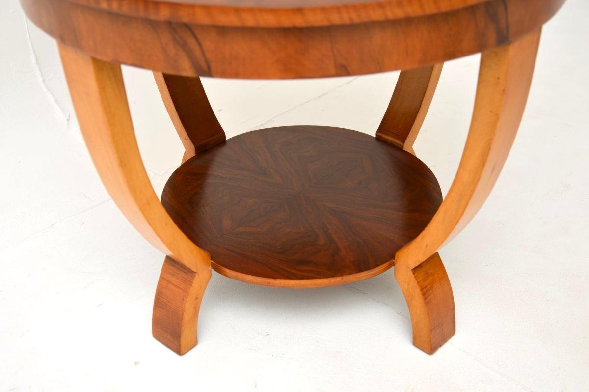 Table d'appoint / de salon Art Déco en noyer figuré Bon état - En vente à London, GB