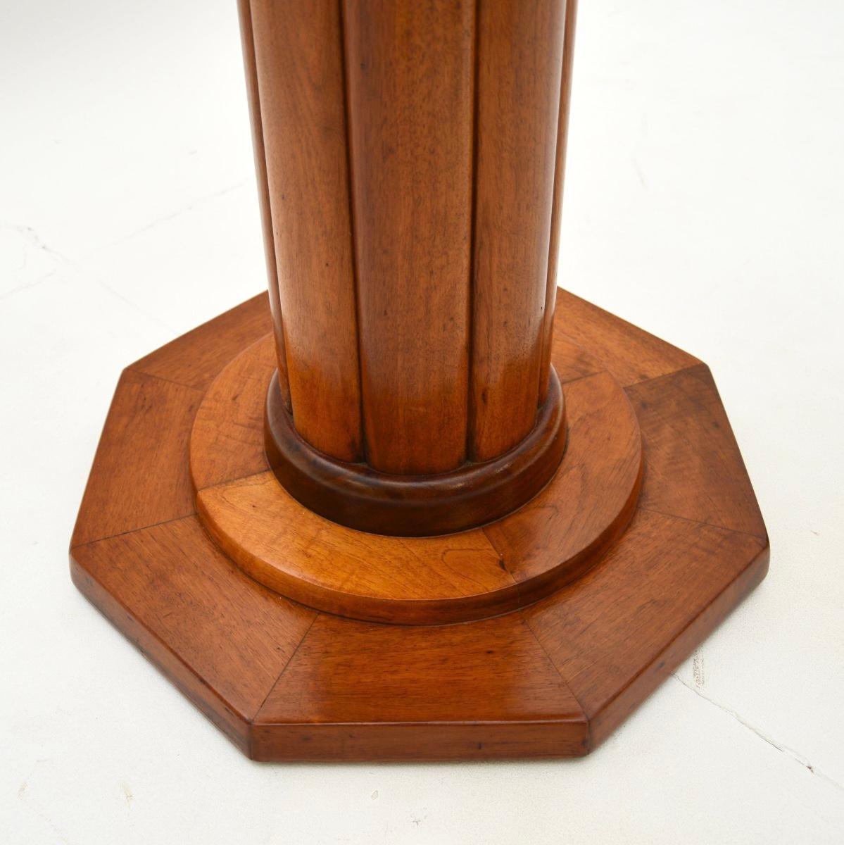 Table d'appoint Art Déco en noyer figuré en vente 1