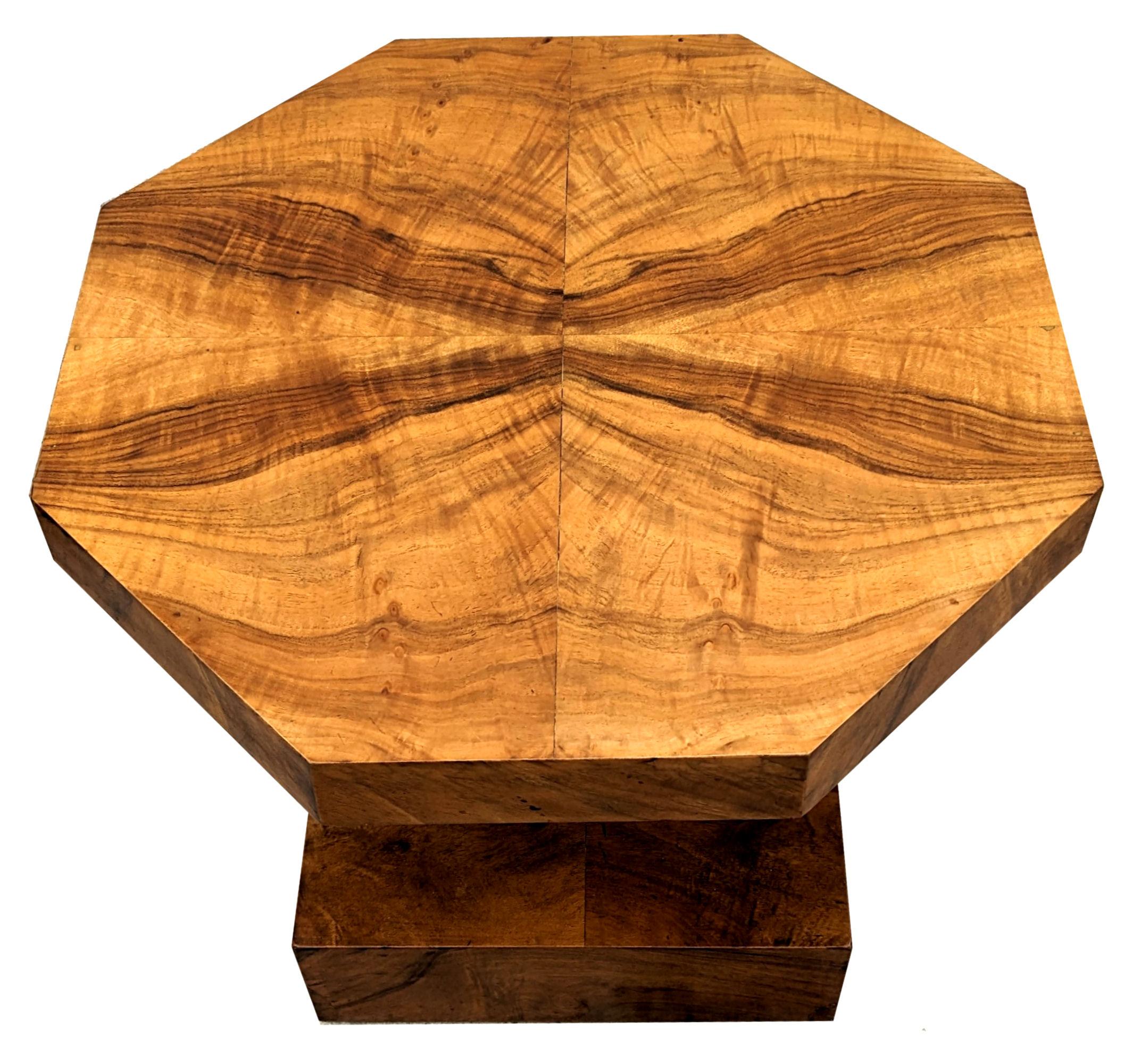 Art Deco Figured Walnut Occasional Table, English, c1930 In Good Condition For Sale In Devon, England