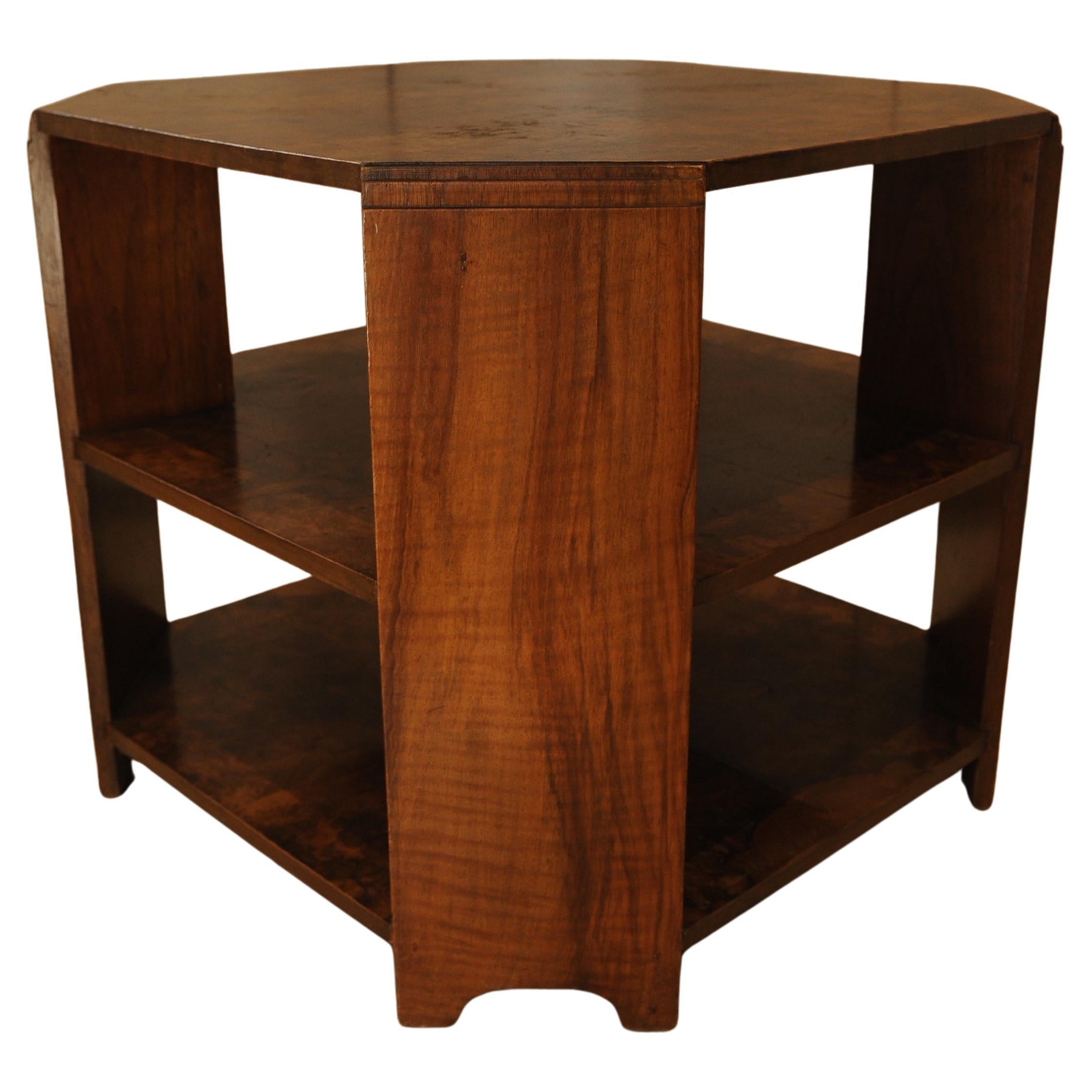 Art Deco Achteckiger Tisch aus Nussbaum mit zwei Ebenen Harrods of London CIRCA 1930's (Englisch) im Angebot
