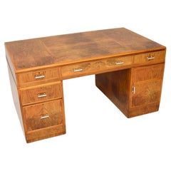 The Pedestal Desk Art Deco en noyer figuré