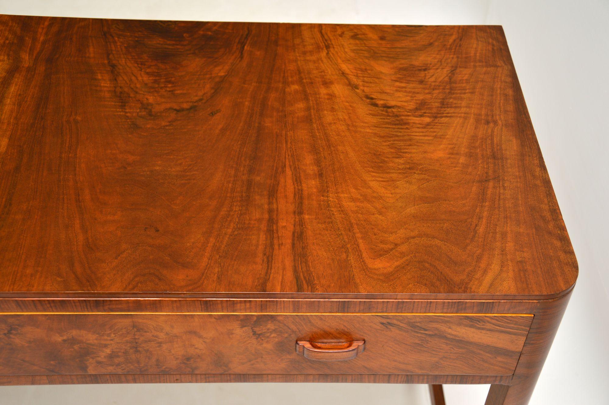 Art Deco Figured Walnut Side Table by Heal’s In Good Condition In London, GB