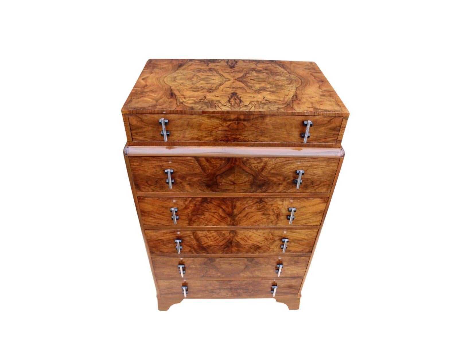 A beautiful Art Deco Skyscraper Chest of drawers in a lovely warm figured walnut colour. Presented in excellent condition having been through our in-house workshops where all joints, runners and drawer liners have been checked and refinished as
