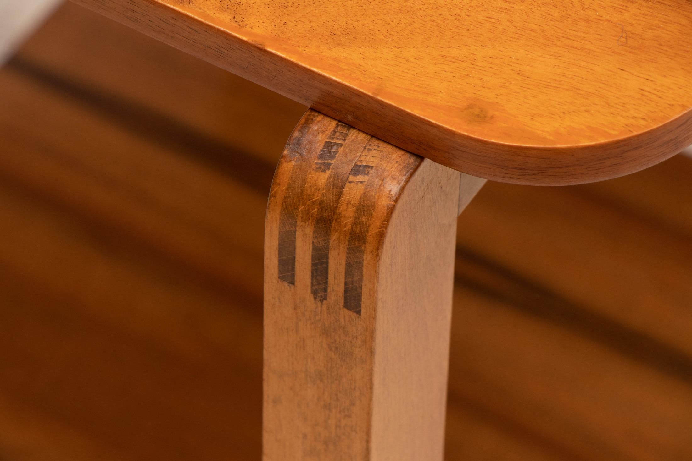 British Art Deco Figured Walnut Two-Tier cocktail Table on Casters For Sale