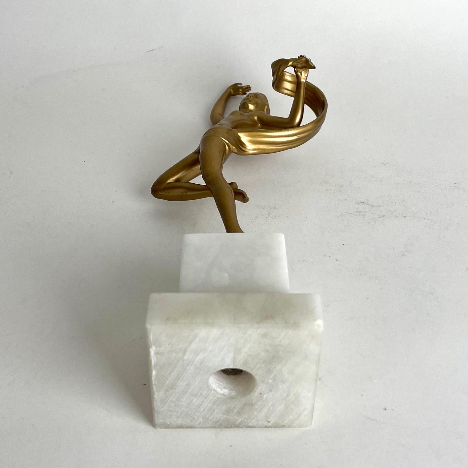 Inizio XX secolo Statuetta Art Deco di giovane ballerina, metallo bronzato e marmo, anni '20-'30 in vendita
