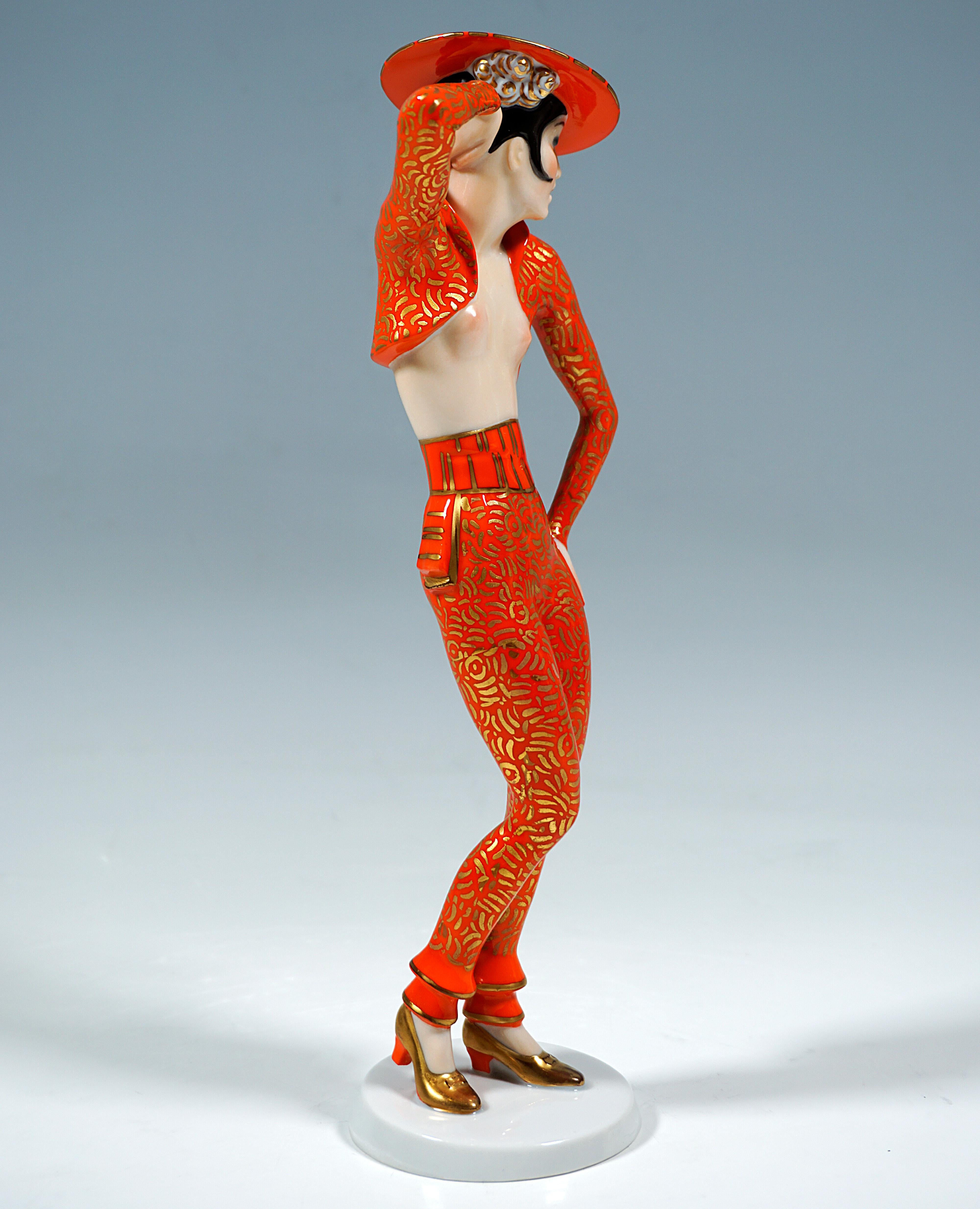 Bewundernswerte Rosenthal-Figur von Wolfgang Schwartzkopff:
Spanische Tänzerin in Pose, mit der rechten erhobenen Hand den von hinten nach links gedrehten Kopf stützend und über die linke Schulter blickend, gekleidet in der Manier eines spanischen