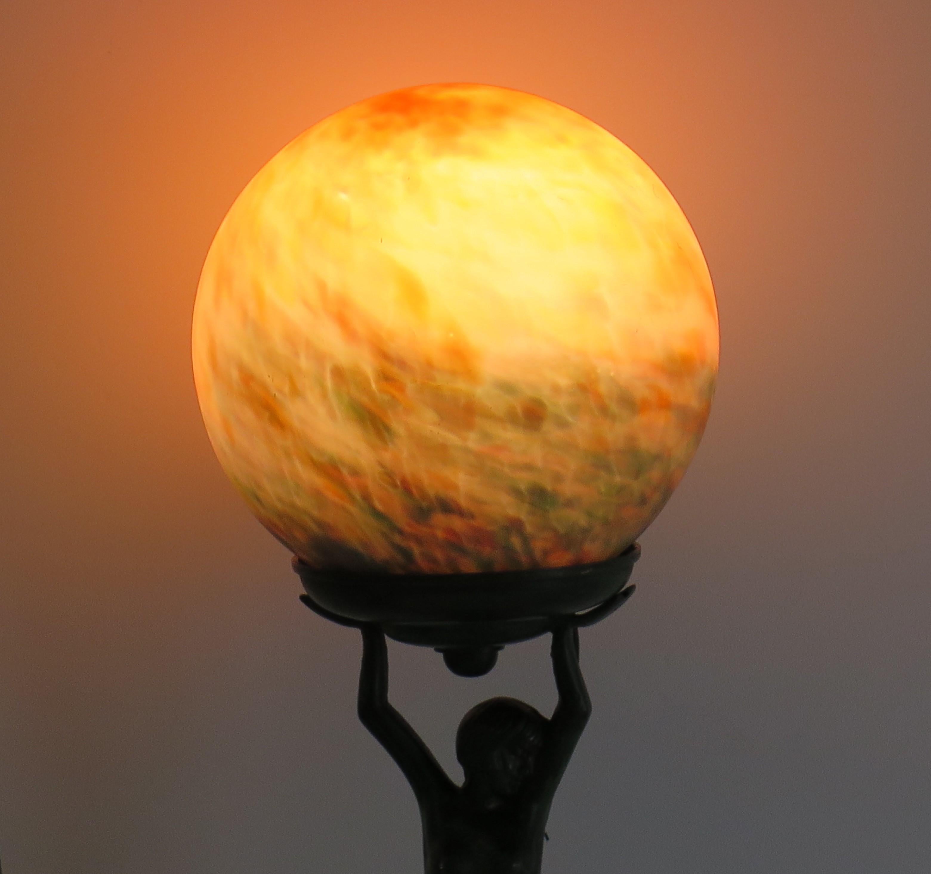 Art Deco Lady Figurine Table Lamp Bronze Sculpture, French circa 1930 For Sale 1