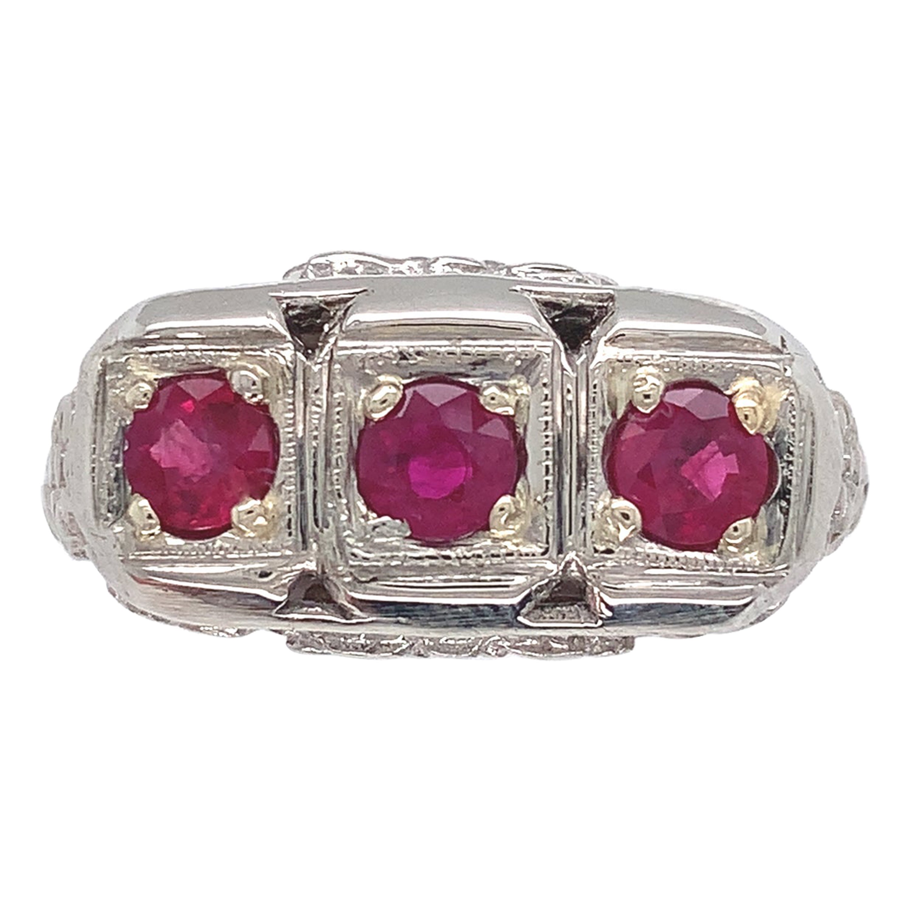 Art Deco Filigree 14K Gold Three Stone .80ct tw Ruby Ring (bague à trois pierres en or 14K)
